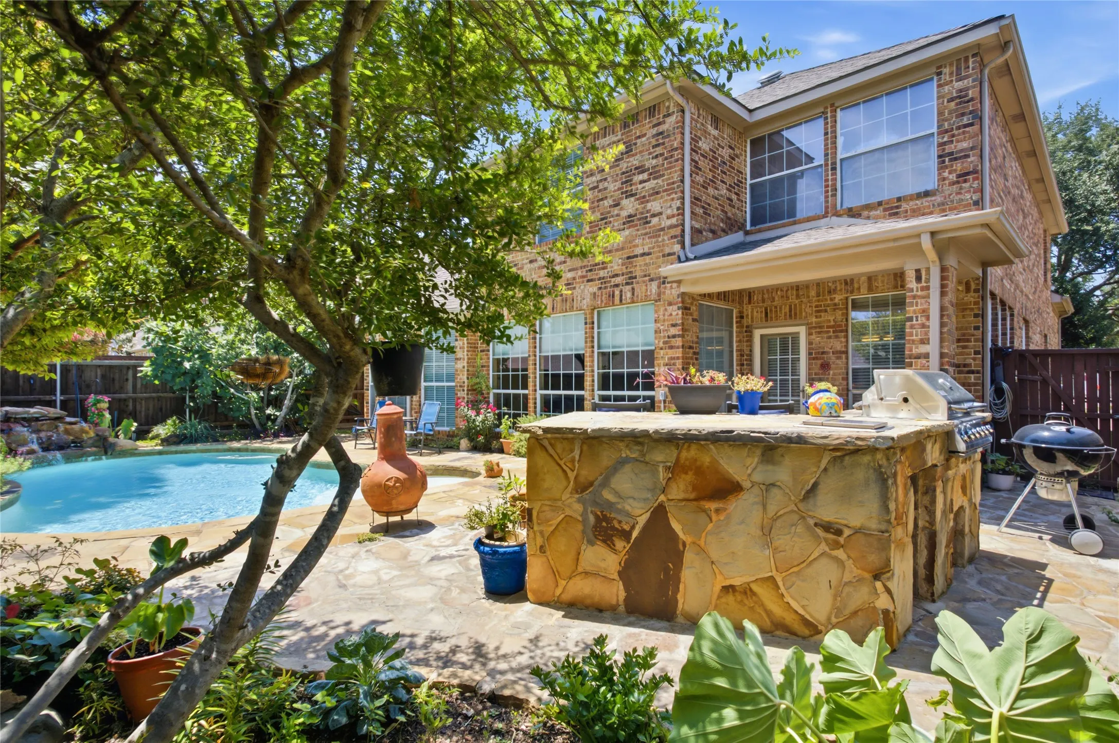 Flagstone Patio - Built-in stone gas grill