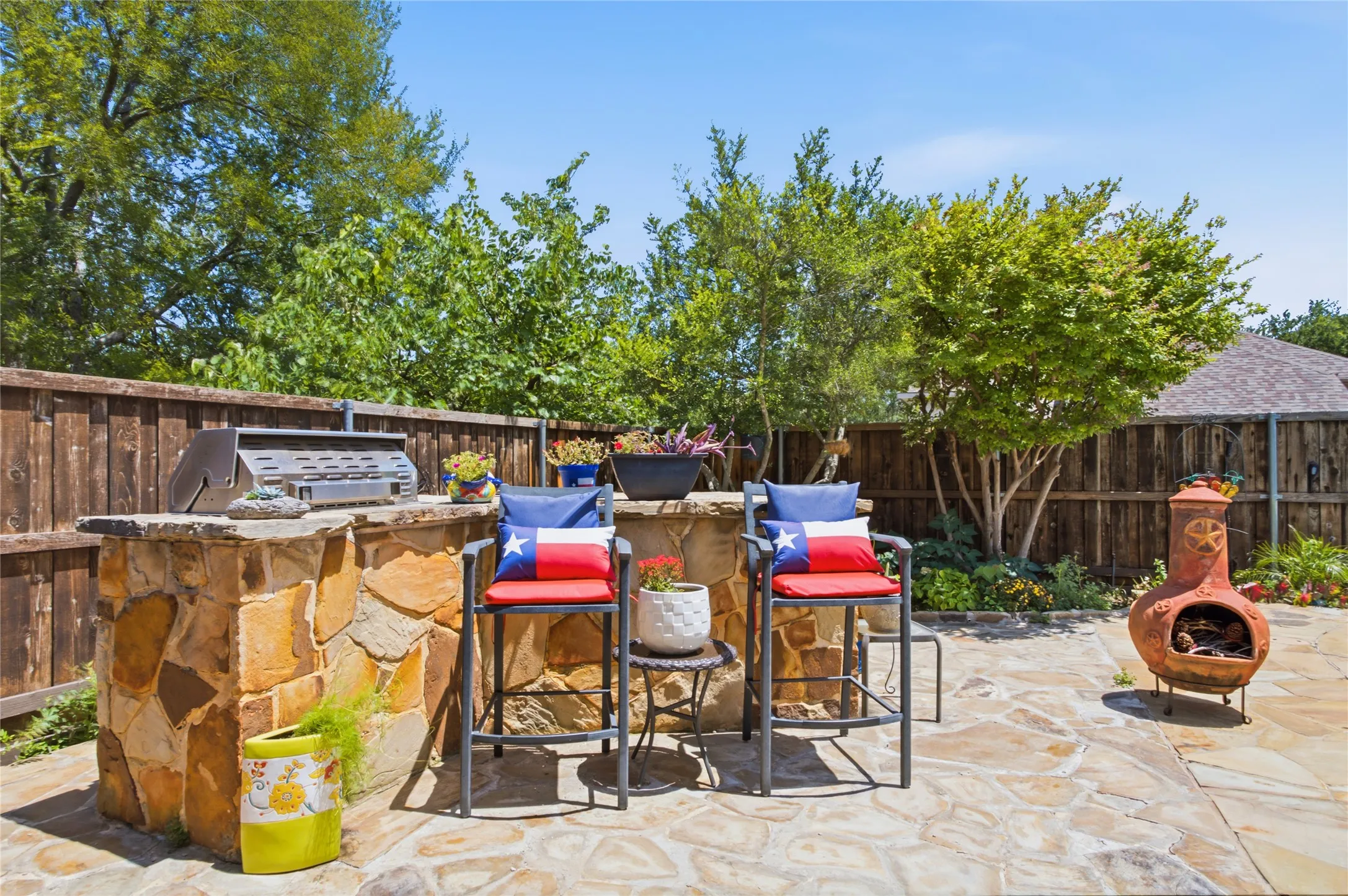 Flagstone Patio - Built-in stone gas grill