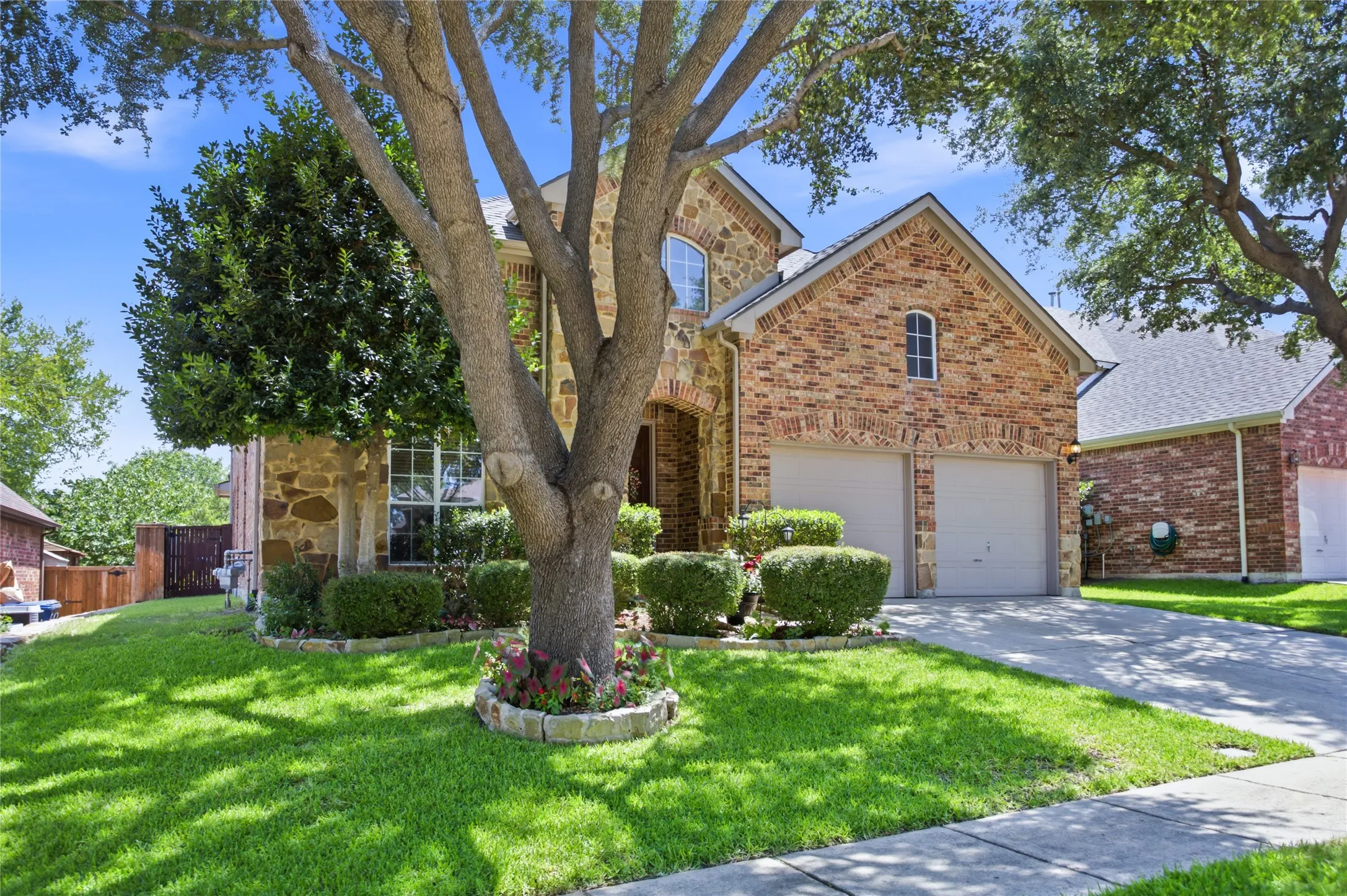 Single Family Residence For Sale in Collin County , 7313 Braemar Terrace, Mc Kinney, Texas 75071, 4 Bedrooms, 4 Bathrooms, 2 Garage spaces, 3,066 Sqft, built in 2002, Price $649,900, mls#21315725, Real Estate Agent in Mc Kinney, Homes For Sale in Collin county, Homes For Sale in Mc Kinney, Realtor in Mc Kinney Texas, Real Estate Brokerage Independent Realty Texas, Luminita Cordes Realtor