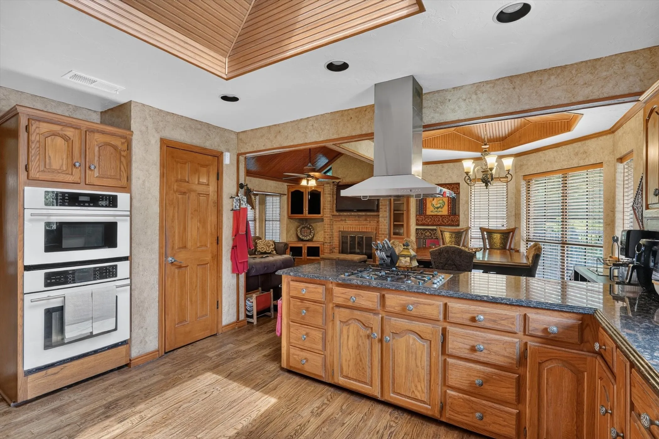 Single Family Residence For Rent in Denton County , 2335 Highlands Creek Road, Carrollton, Texas 75007, 4 Bedroom, 5 Bathroom, 3 Garage spaces, 3,508 Sqft, built in 1983, mls#21314082, Real Estate Agent in Carrollton, Homes For Rent in Denton county, Homes For Rent in Carrollton, Realtor in Carrollton Texas, Real Estate Brokerage Independent Realty Texas, Luminita Cordes Realtor