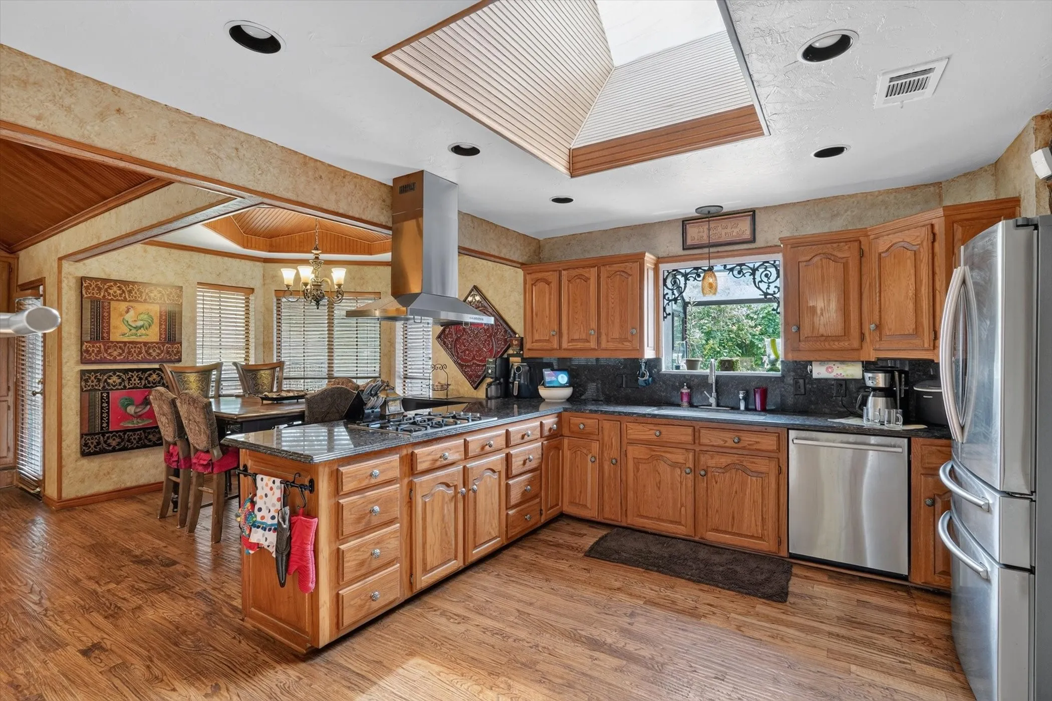 Single Family Residence For Rent in Denton County , 2335 Highlands Creek Road, Carrollton, Texas 75007, 4 Bedroom, 5 Bathroom, 3 Garage spaces, 3,508 Sqft, built in 1983, mls#21314082, Real Estate Agent in Carrollton, Homes For Rent in Denton county, Homes For Rent in Carrollton, Realtor in Carrollton Texas, Real Estate Brokerage Independent Realty Texas, Luminita Cordes Realtor
