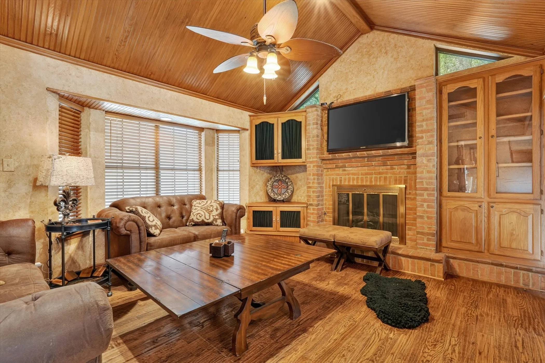 Single Family Residence For Rent in Denton County , 2335 Highlands Creek Road, Carrollton, Texas 75007, 4 Bedroom, 5 Bathroom, 3 Garage spaces, 3,508 Sqft, built in 1983, mls#21314082, Real Estate Agent in Carrollton, Homes For Rent in Denton county, Homes For Rent in Carrollton, Realtor in Carrollton Texas, Real Estate Brokerage Independent Realty Texas, Luminita Cordes Realtor