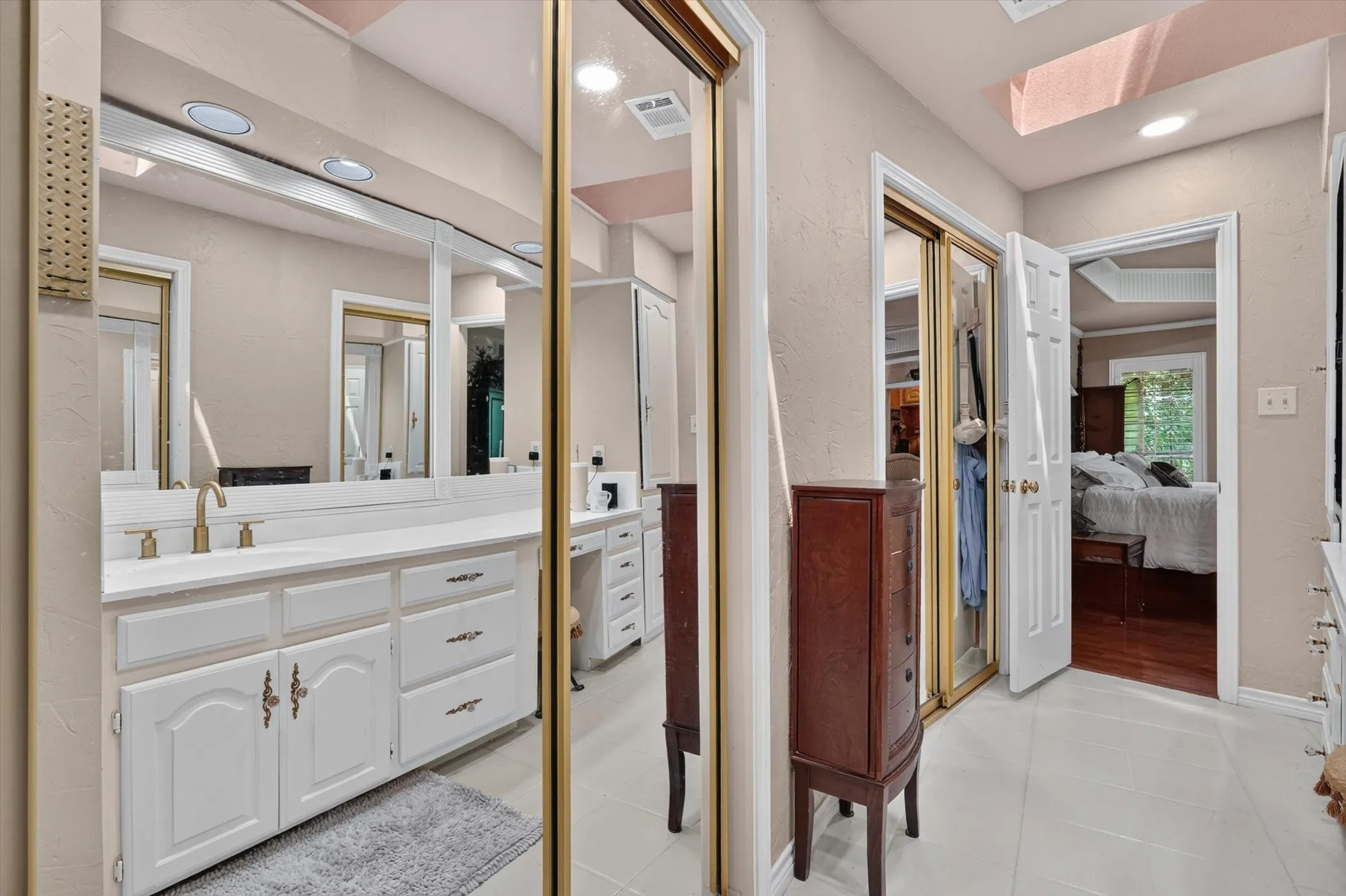 Single Family Residence For Rent in Denton County , 2335 Highlands Creek Road, Carrollton, Texas 75007, 4 Bedroom, 5 Bathroom, 3 Garage spaces, 3,508 Sqft, built in 1983, mls#21314082, Real Estate Agent in Carrollton, Homes For Rent in Denton county, Homes For Rent in Carrollton, Realtor in Carrollton Texas, Real Estate Brokerage Independent Realty Texas, Luminita Cordes Realtor