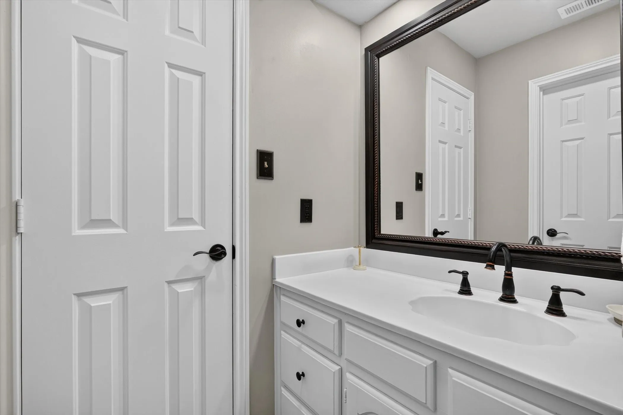 Single Family Residence For Rent in Denton County , 2335 Highlands Creek Road, Carrollton, Texas 75007, 4 Bedroom, 5 Bathroom, 3 Garage spaces, 3,508 Sqft, built in 1983, mls#21314082, Real Estate Agent in Carrollton, Homes For Rent in Denton county, Homes For Rent in Carrollton, Realtor in Carrollton Texas, Real Estate Brokerage Independent Realty Texas, Luminita Cordes Realtor