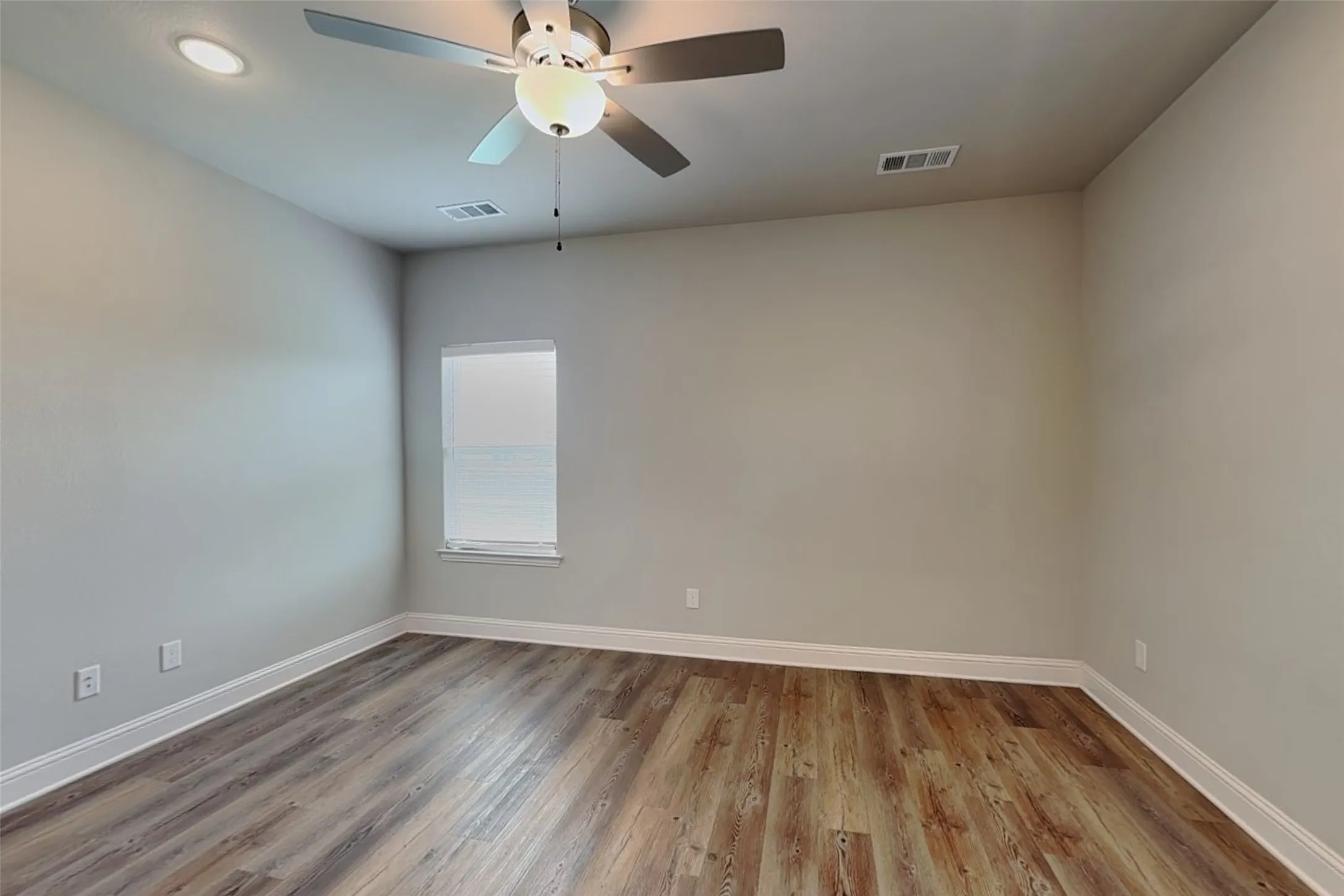 Single Family Residence For Rent in Grayson County , 2902 Orchid Drive, Sherman, Texas 75092, 3 Bedroom, 2 Bathroom, 2 Garage spaces, 1,517 Sqft, built in 2022, mls#21315827, Real Estate Agent in Sherman, Homes For Rent in Grayson county, Homes For Rent in Sherman, Realtor in Sherman Texas, Real Estate Brokerage Independent Realty Texas, Luminita Cordes Realtor