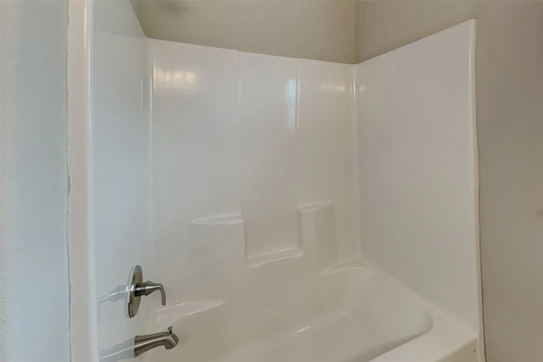 Single Family Residence For Rent in Grayson County , 2902 Orchid Drive, Sherman, Texas 75092, 3 Bedroom, 2 Bathroom, 2 Garage spaces, 1,517 Sqft, built in 2022, mls#21315827, Real Estate Agent in Sherman, Homes For Rent in Grayson county, Homes For Rent in Sherman, Realtor in Sherman Texas, Real Estate Brokerage Independent Realty Texas, Luminita Cordes Realtor