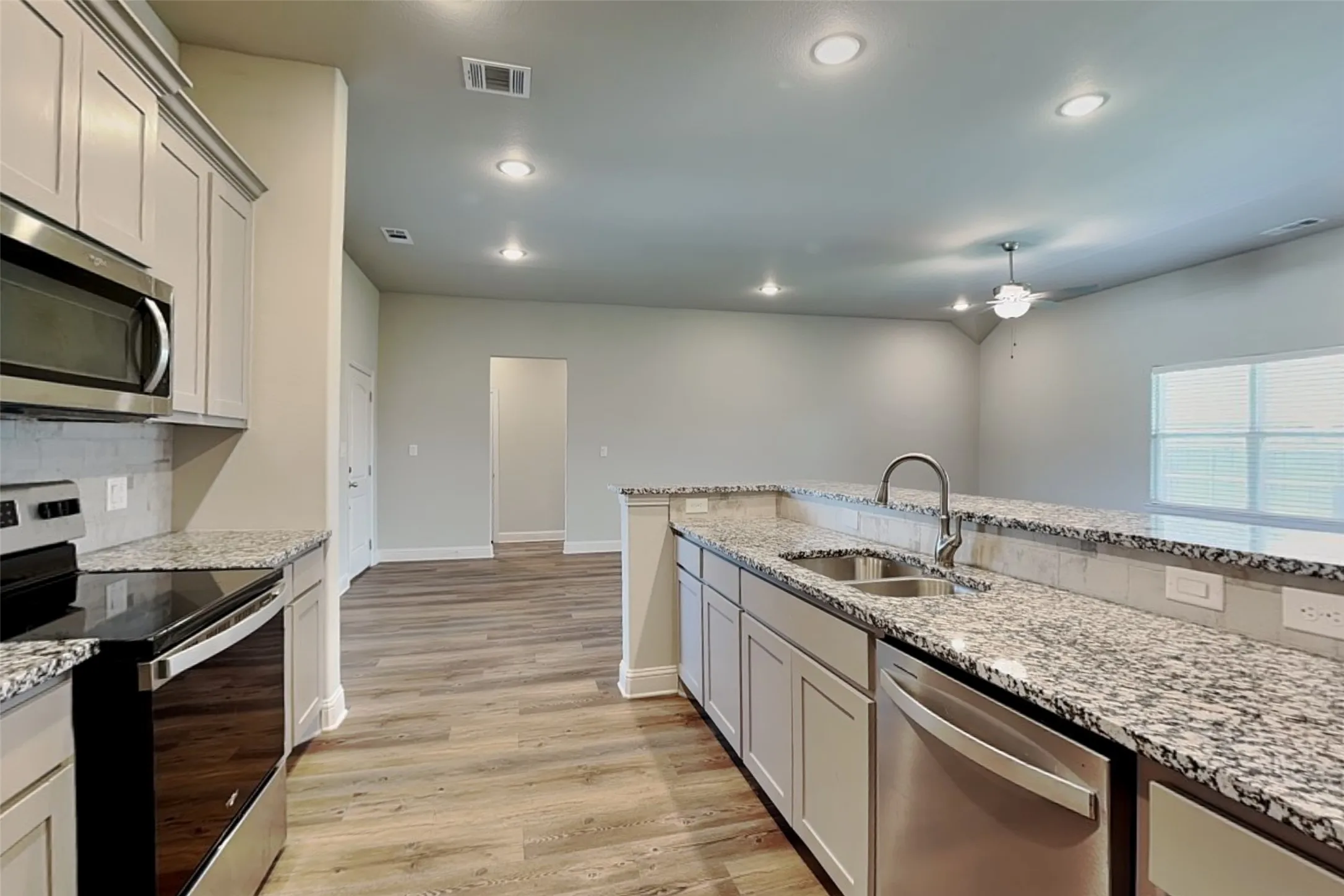 Single Family Residence For Rent in Grayson County , 2902 Orchid Drive, Sherman, Texas 75092, 3 Bedroom, 2 Bathroom, 2 Garage spaces, 1,517 Sqft, built in 2022, mls#21315827, Real Estate Agent in Sherman, Homes For Rent in Grayson county, Homes For Rent in Sherman, Realtor in Sherman Texas, Real Estate Brokerage Independent Realty Texas, Luminita Cordes Realtor
