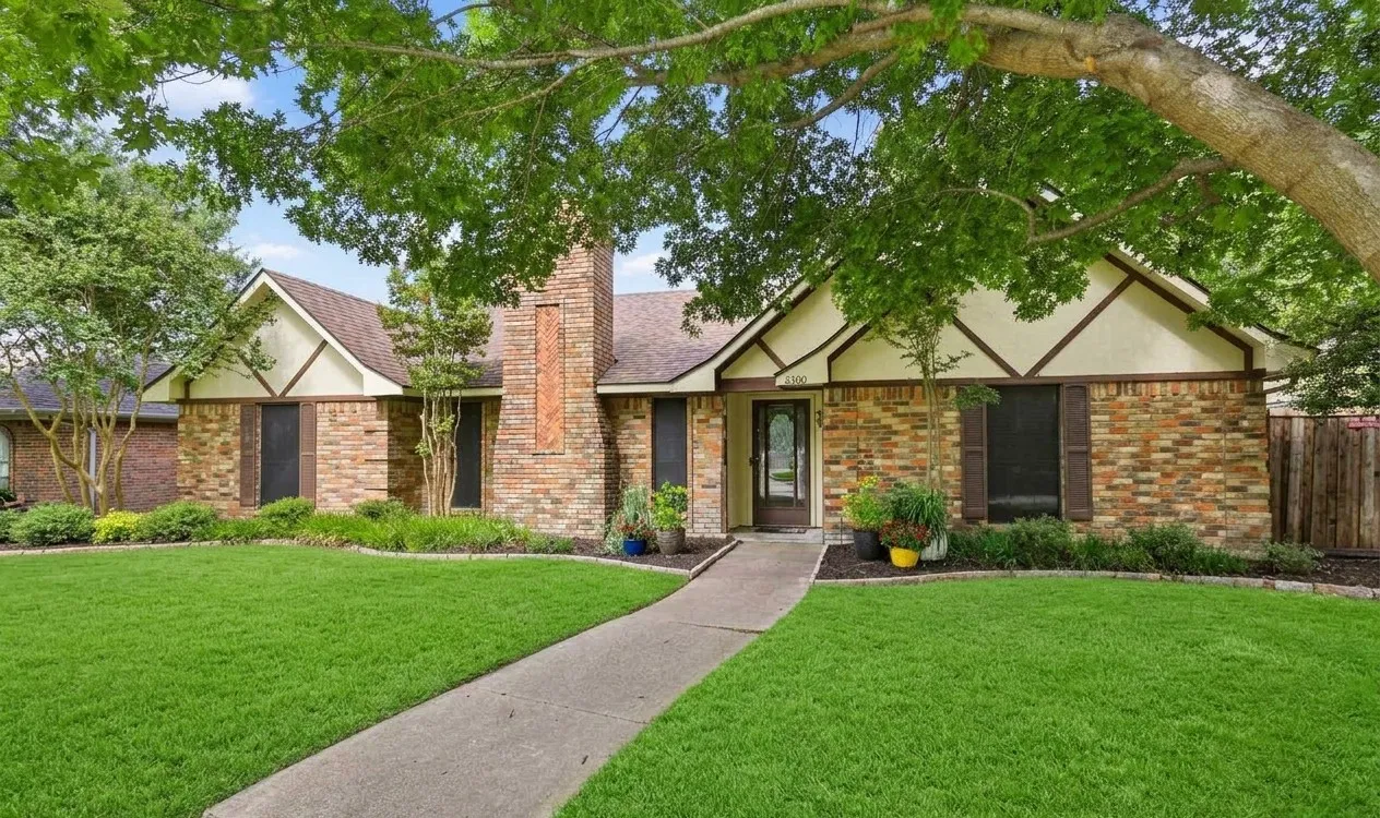 Single Family Residence For Sale in Collin County , 6300 Bronze Leaf Drive, Plano, Texas 75023, 3 Bedroom, 2 Bathroom, 2 Garage spaces, 1,909 Sqft, built in 1983, mls#21315833, Real Estate Agent in Plano, Homes For Sale in Collin county, Homes For Sale in Plano, Realtor in Plano Texas, Real Estate Brokerage Independent Realty Texas, Luminita Cordes Realtor