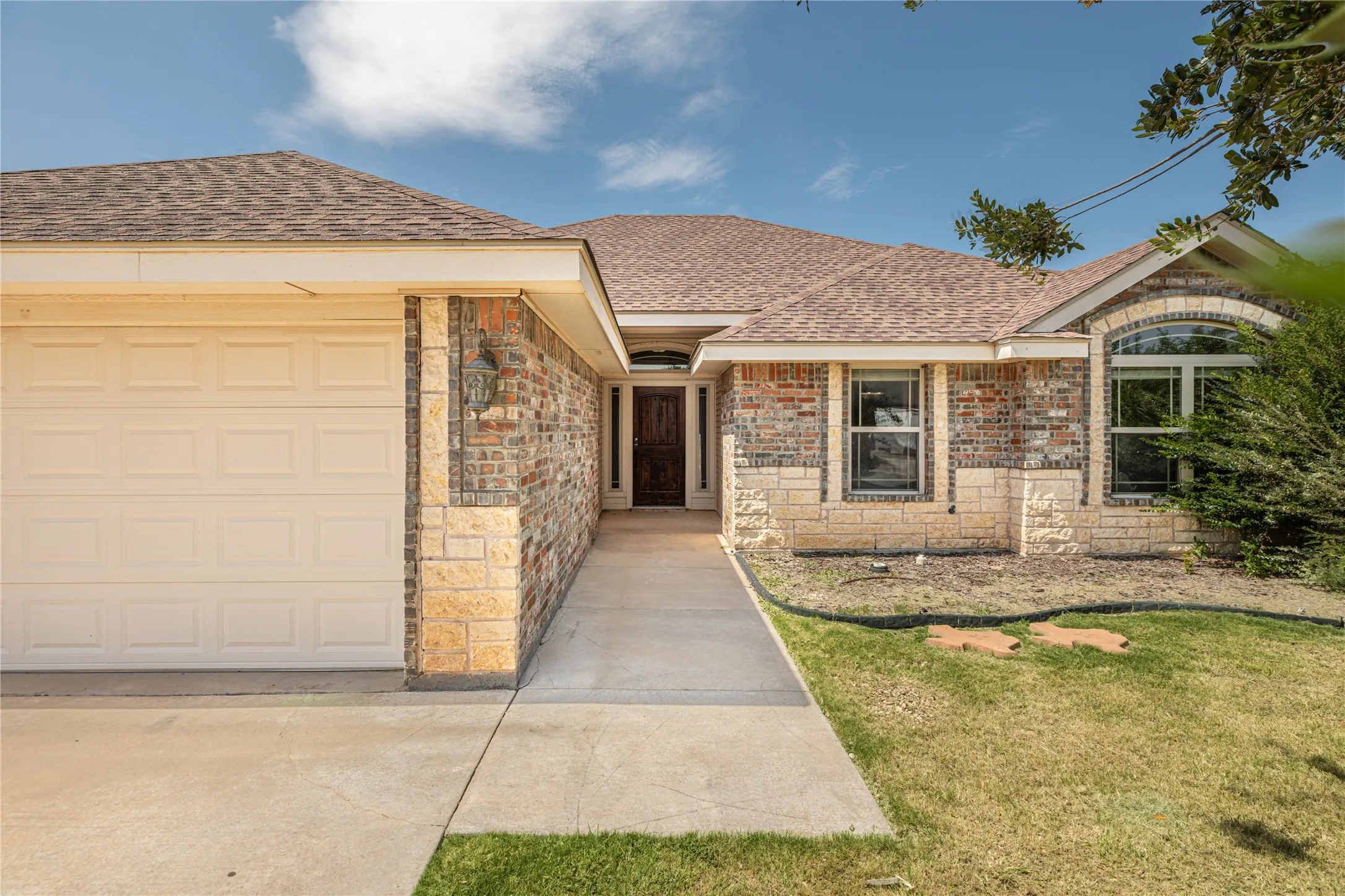 Single Family Residence For Rent in Taylor County , 1326 Briar Cliff Path, Abilene, Texas 79602, 3 Bedroom, 2 Bathroom, 2 Garage spaces, 1,573 Sqft, built in 2013, mls#21315852, Real Estate Agent in Abilene, Homes For Rent in Taylor county, Homes For Rent in Abilene, Realtor in Abilene Texas, Real Estate Brokerage Independent Realty Texas, Luminita Cordes Realtor