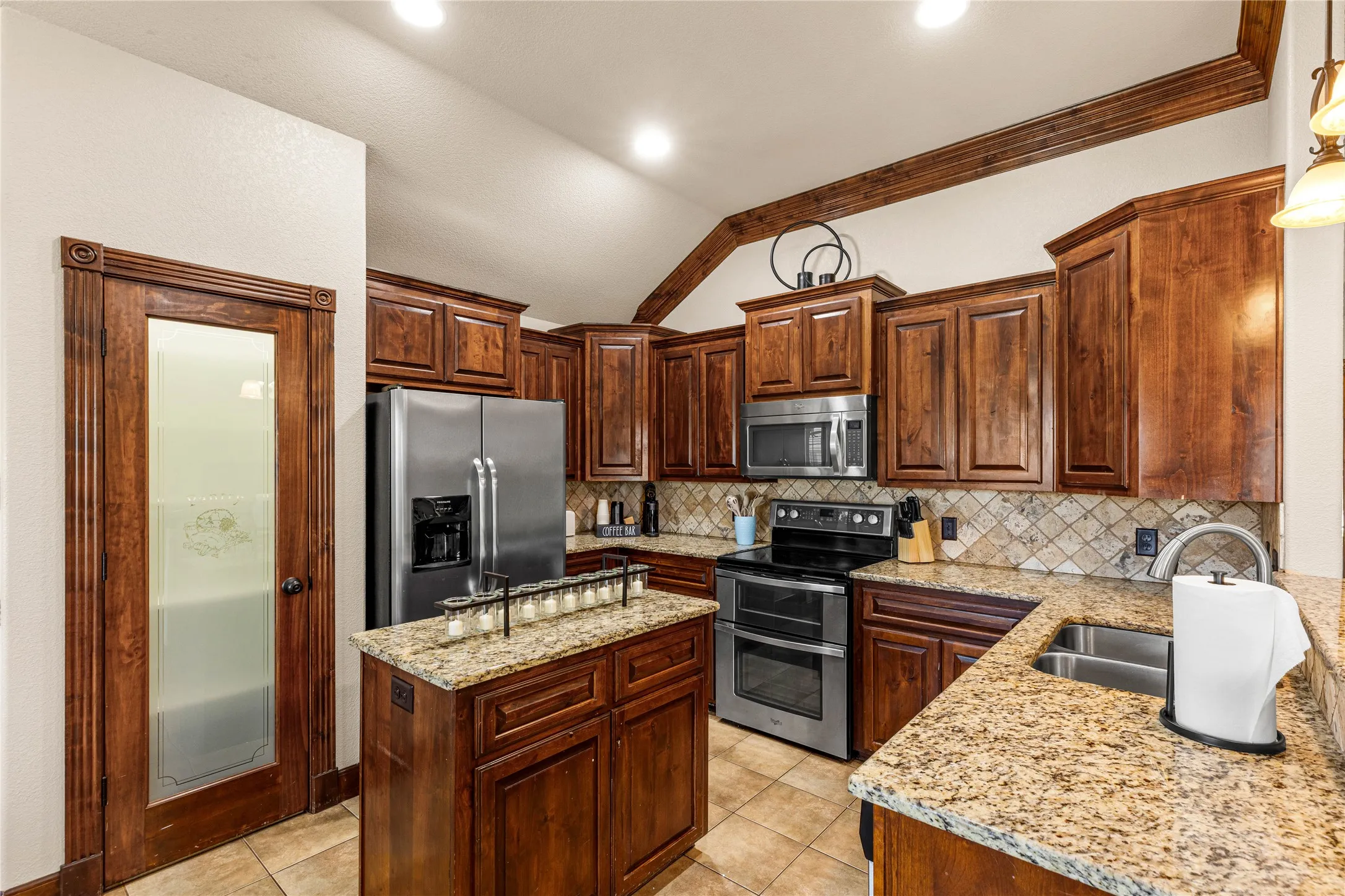 Single Family Residence For Rent in Taylor County , 1326 Briar Cliff Path, Abilene, Texas 79602, 3 Bedroom, 2 Bathroom, 2 Garage spaces, 1,573 Sqft, built in 2013, mls#21315852, Real Estate Agent in Abilene, Homes For Rent in Taylor county, Homes For Rent in Abilene, Realtor in Abilene Texas, Real Estate Brokerage Independent Realty Texas, Luminita Cordes Realtor
