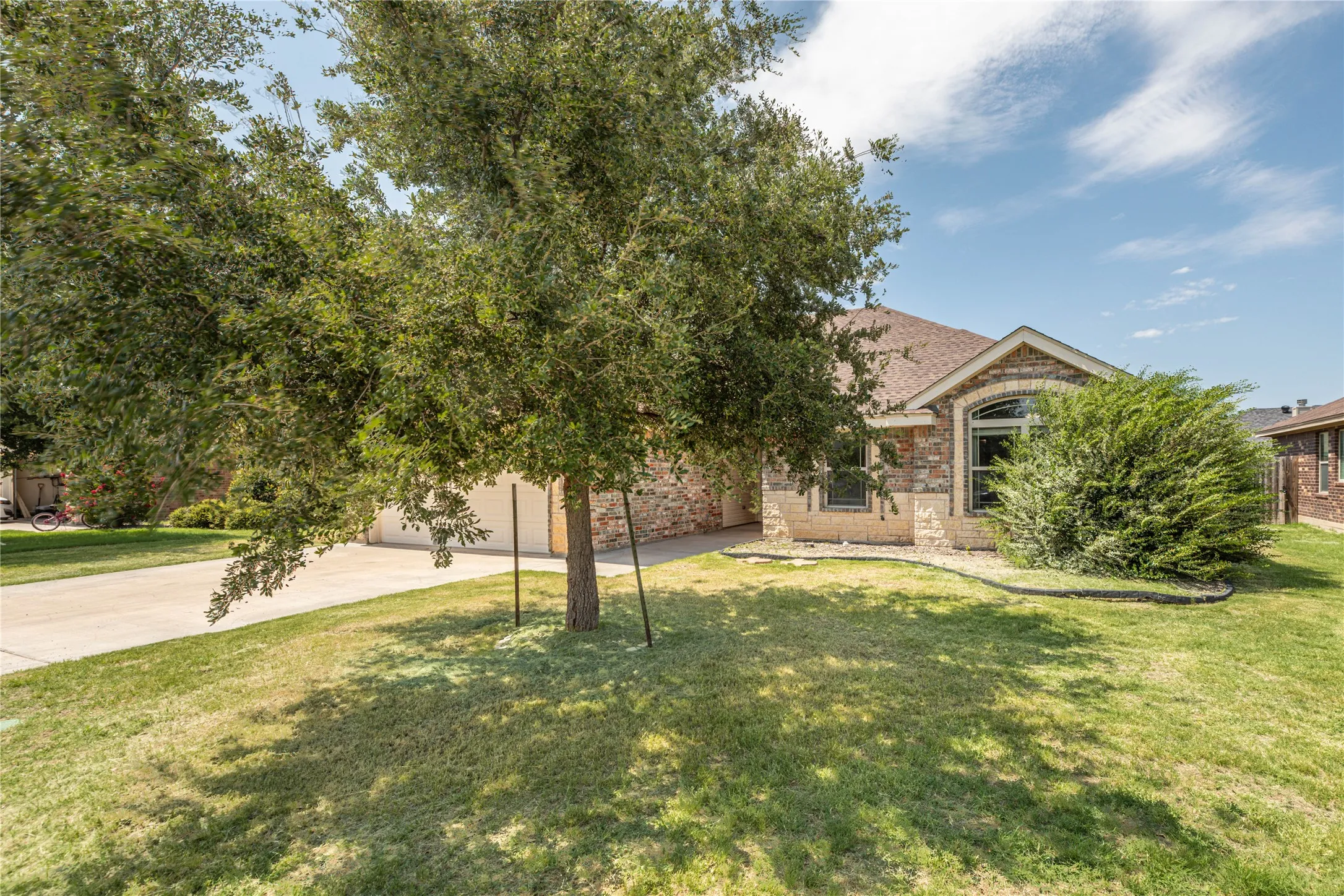 Single Family Residence For Rent in Taylor County , 1326 Briar Cliff Path, Abilene, Texas 79602, 3 Bedroom, 2 Bathroom, 2 Garage spaces, 1,573 Sqft, built in 2013, mls#21315852, Real Estate Agent in Abilene, Homes For Rent in Taylor county, Homes For Rent in Abilene, Realtor in Abilene Texas, Real Estate Brokerage Independent Realty Texas, Luminita Cordes Realtor