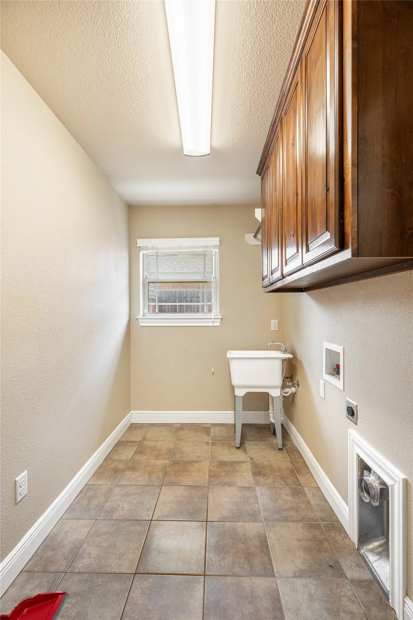 Single Family Residence For Rent in Taylor County , 1326 Briar Cliff Path, Abilene, Texas 79602, 3 Bedroom, 2 Bathroom, 2 Garage spaces, 1,573 Sqft, built in 2013, mls#21315852, Real Estate Agent in Abilene, Homes For Rent in Taylor county, Homes For Rent in Abilene, Realtor in Abilene Texas, Real Estate Brokerage Independent Realty Texas, Luminita Cordes Realtor