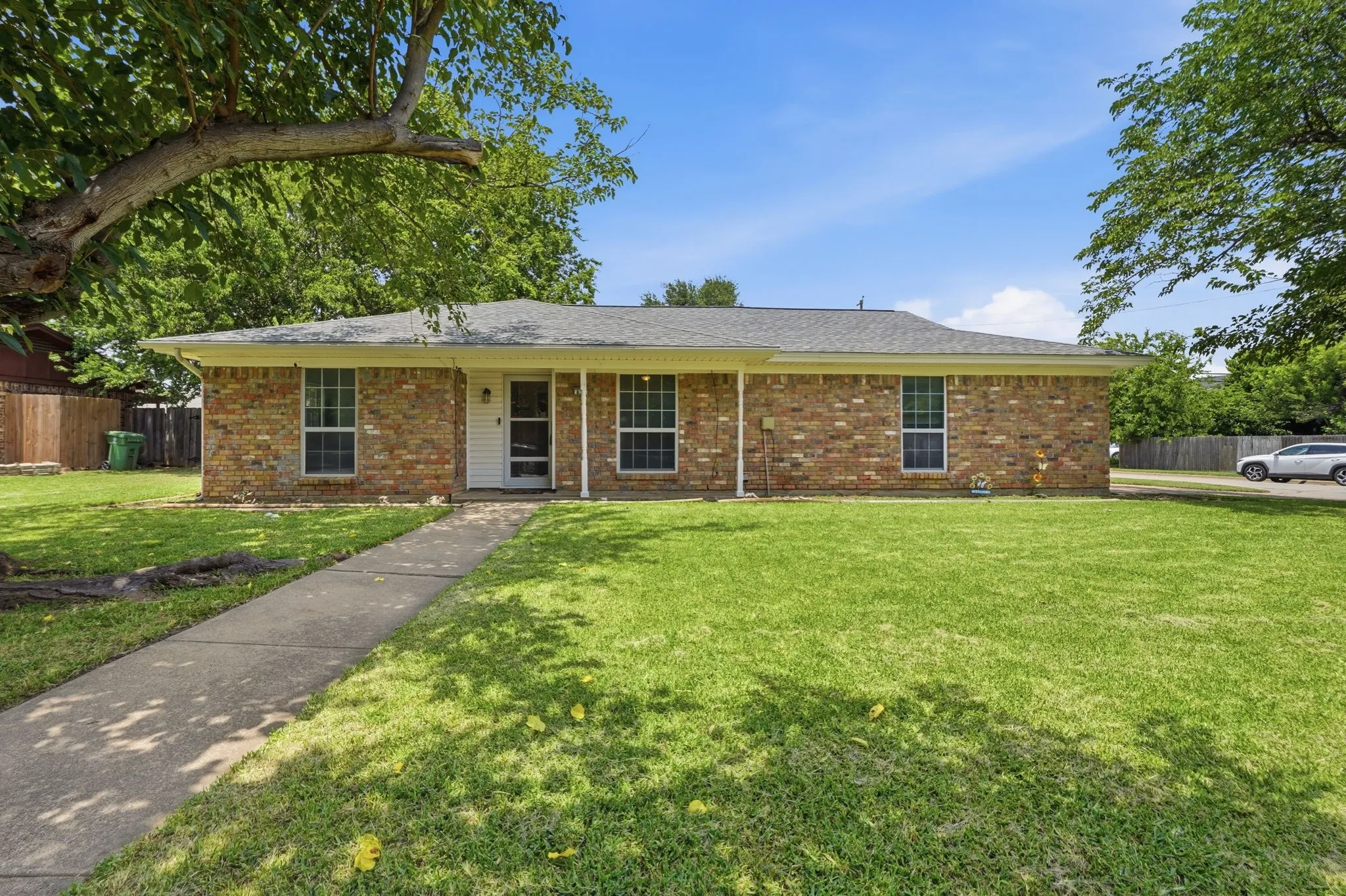 Single Family Residence For Sale in Tarrant County , 837 Springdale Road, Bedford, Texas 76021, 3 Bedroom, 2 Bathroom, 2 Garage spaces, 1,379 Sqft, built in 1969, mls#21315384, Real Estate Agent in Bedford, Homes For Sale in Tarrant county, Homes For Sale in Bedford, Realtor in Bedford Texas, Real Estate Brokerage Independent Realty Texas, Luminita Cordes Realtor