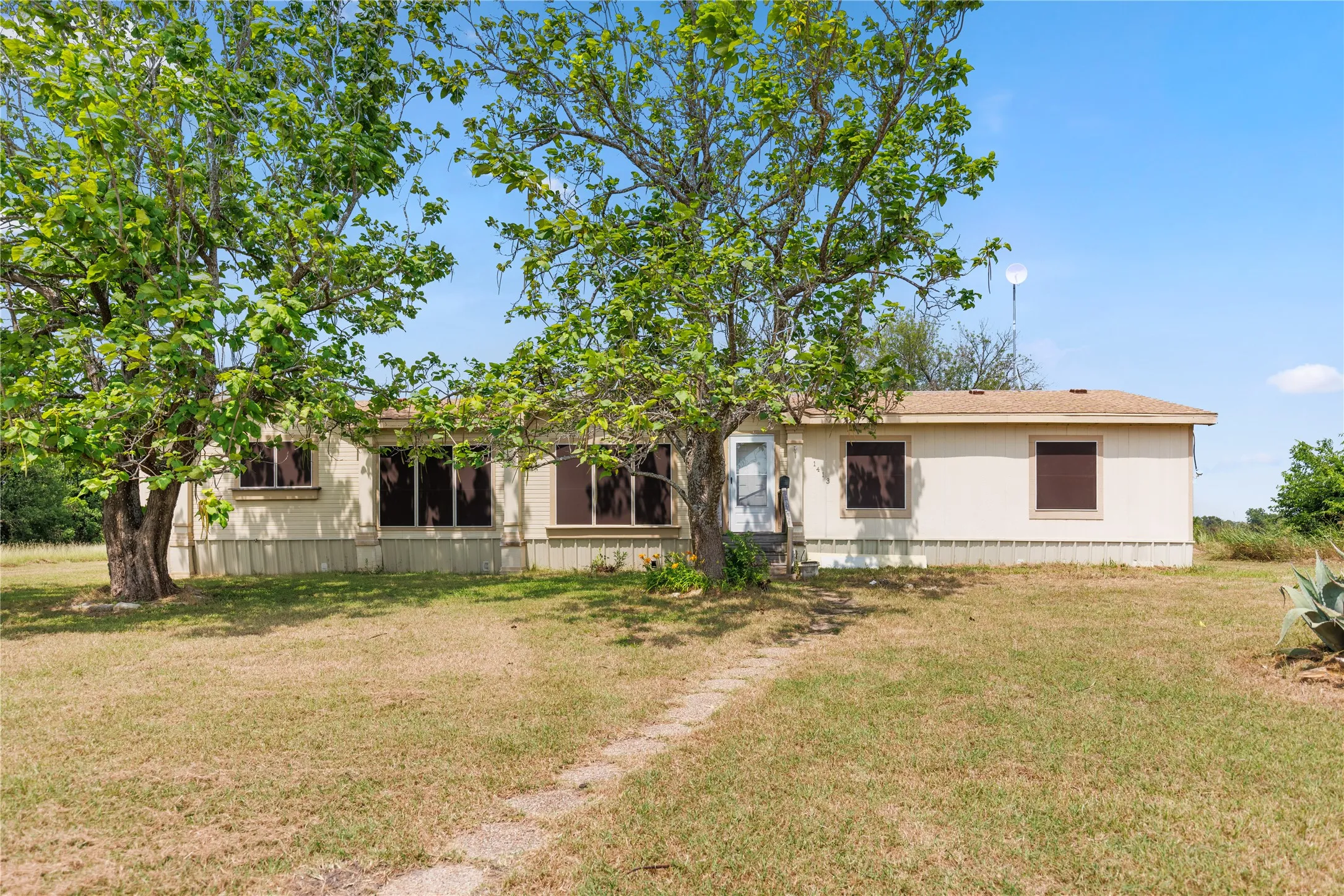 Mobile Home For Sale in Mc Lennan County , 1413 Water Well Road, Lorena, Texas 76655, 4 Bedroom, 2 Bathroom, Garage spaces, 2,128 Sqft, built in 1996, mls#21311909, Real Estate Agent in Lorena, Homes For Sale in Mc Lennan county, Homes For Sale in Lorena, Realtor in Lorena Texas, Real Estate Brokerage Independent Realty Texas, Luminita Cordes Realtor