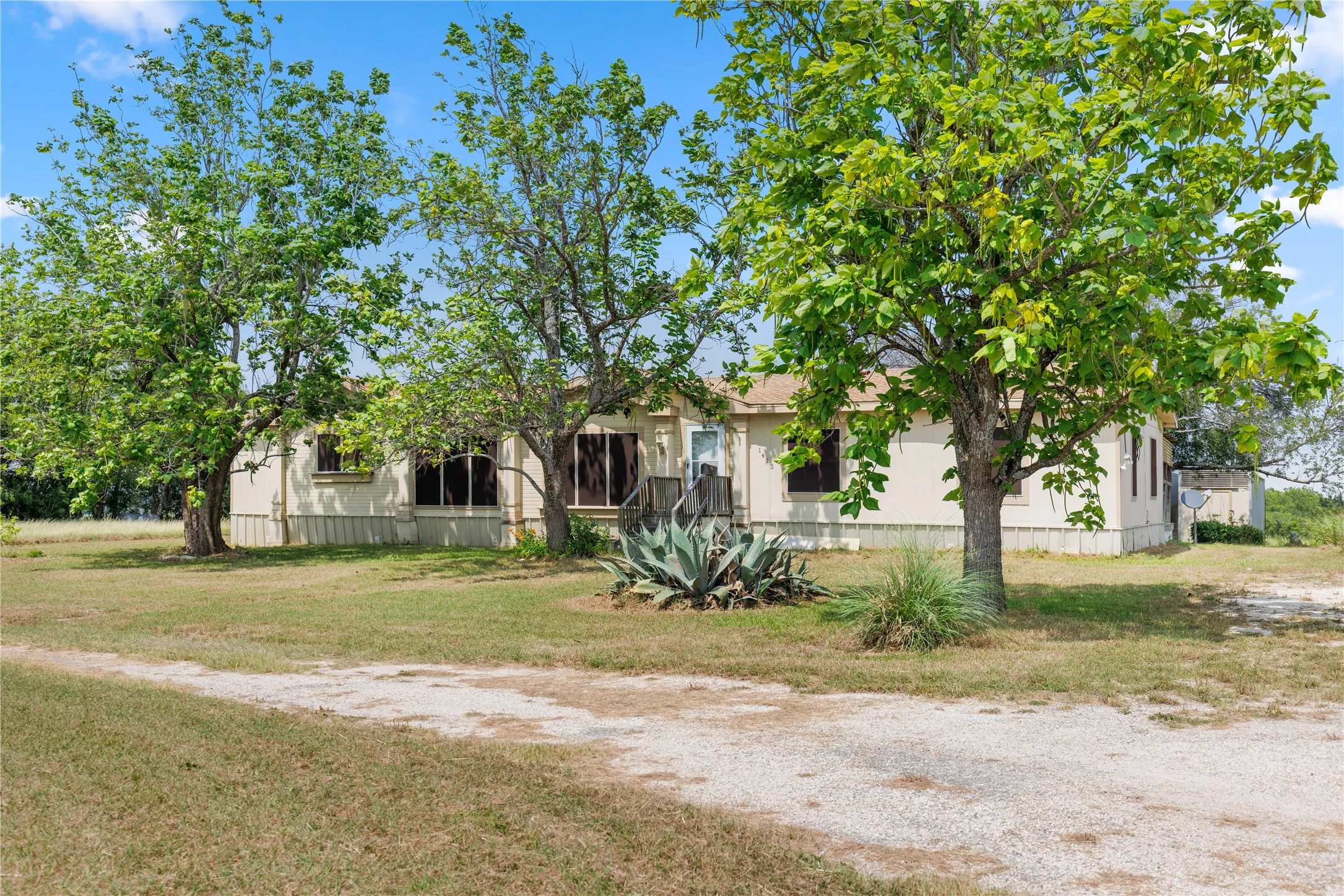 Mobile Home For Sale in Mc Lennan County , 1413 Water Well Road, Lorena, Texas 76655, 4 Bedroom, 2 Bathroom, Garage spaces, 2,128 Sqft, built in 1996, mls#21311909, Real Estate Agent in Lorena, Homes For Sale in Mc Lennan county, Homes For Sale in Lorena, Realtor in Lorena Texas, Real Estate Brokerage Independent Realty Texas, Luminita Cordes Realtor