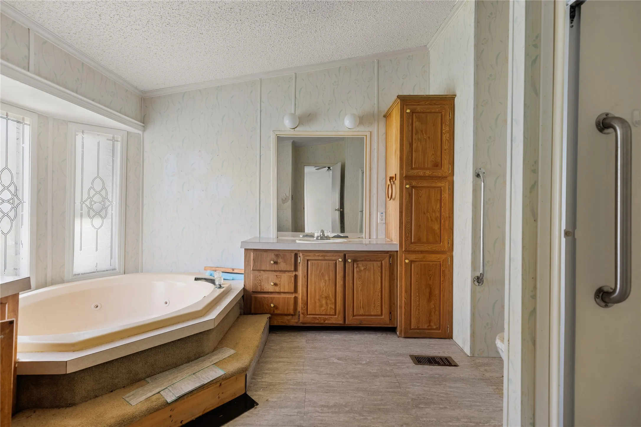 Mobile Home For Sale in Mc Lennan County , 1413 Water Well Road, Lorena, Texas 76655, 4 Bedroom, 2 Bathroom, Garage spaces, 2,128 Sqft, built in 1996, mls#21311909, Real Estate Agent in Lorena, Homes For Sale in Mc Lennan county, Homes For Sale in Lorena, Realtor in Lorena Texas, Real Estate Brokerage Independent Realty Texas, Luminita Cordes Realtor