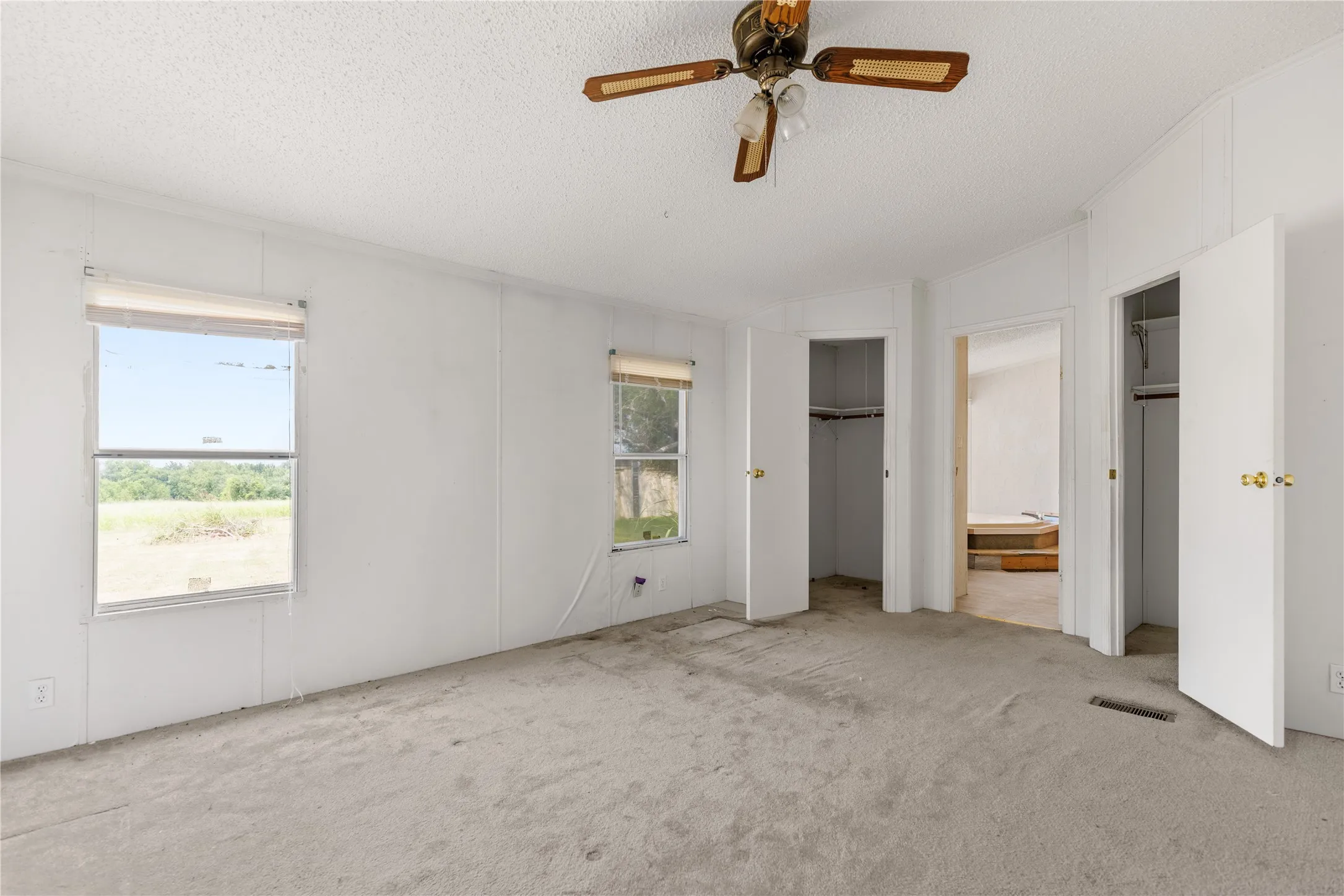 Mobile Home For Sale in Mc Lennan County , 1413 Water Well Road, Lorena, Texas 76655, 4 Bedroom, 2 Bathroom, Garage spaces, 2,128 Sqft, built in 1996, mls#21311909, Real Estate Agent in Lorena, Homes For Sale in Mc Lennan county, Homes For Sale in Lorena, Realtor in Lorena Texas, Real Estate Brokerage Independent Realty Texas, Luminita Cordes Realtor