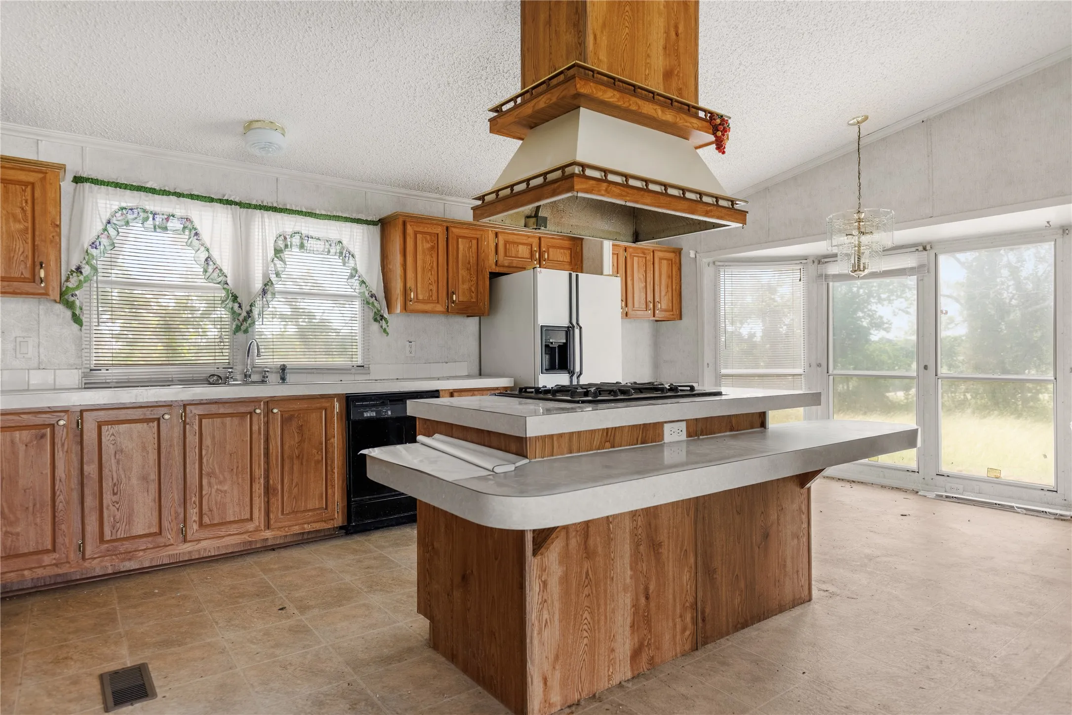Mobile Home For Sale in Mc Lennan County , 1413 Water Well Road, Lorena, Texas 76655, 4 Bedroom, 2 Bathroom, Garage spaces, 2,128 Sqft, built in 1996, mls#21311909, Real Estate Agent in Lorena, Homes For Sale in Mc Lennan county, Homes For Sale in Lorena, Realtor in Lorena Texas, Real Estate Brokerage Independent Realty Texas, Luminita Cordes Realtor