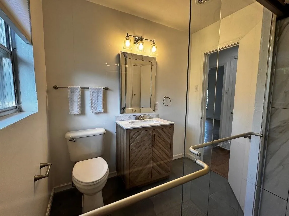 Duplex For Rent in Dallas County , 6225 Saint Moritz Avenue, Dallas, Texas 75214, 2 Bedroom, 1 Bathroom, 1 Garage spaces, 901 Sqft, built in 1950, mls#21315831, Real Estate Agent in Dallas, Homes For Rent in Dallas county, Homes For Rent in Dallas, Realtor in Dallas Texas, Real Estate Brokerage Independent Realty Texas, Luminita Cordes Realtor