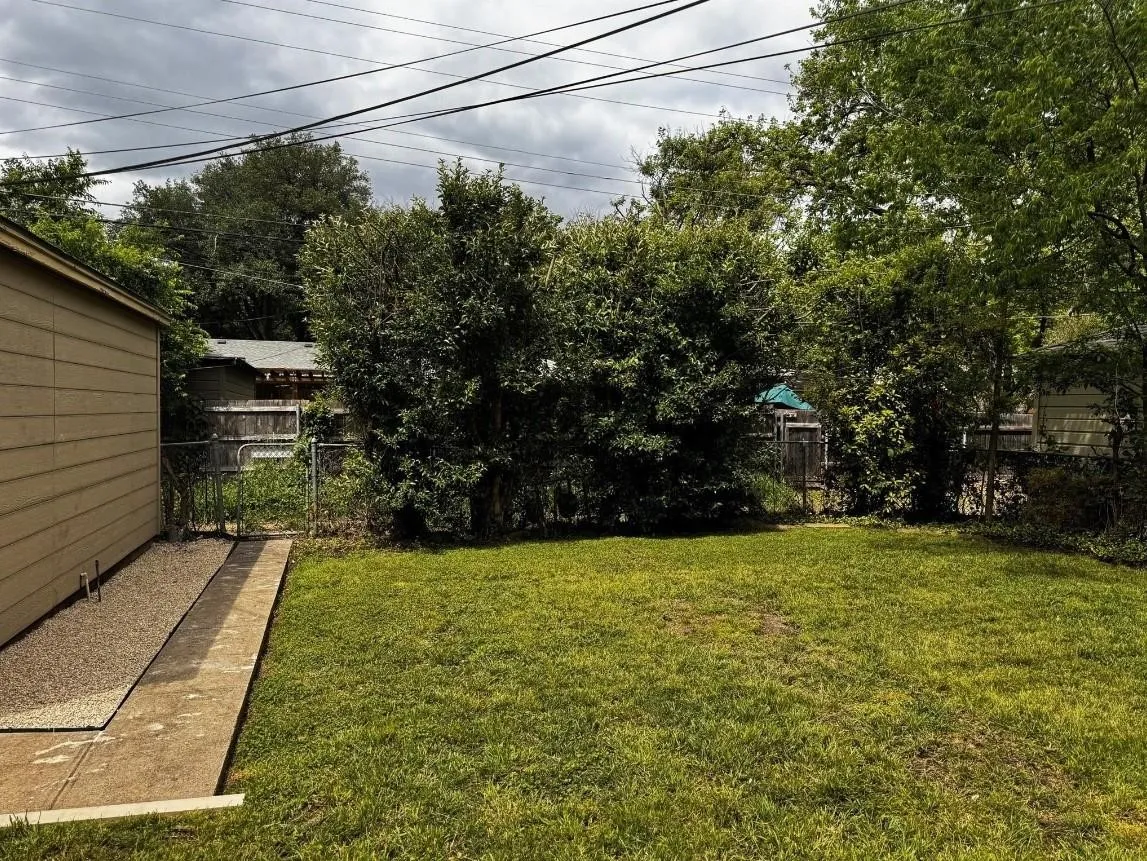 Duplex For Rent in Dallas County , 6225 Saint Moritz Avenue, Dallas, Texas 75214, 2 Bedroom, 1 Bathroom, 1 Garage spaces, 901 Sqft, built in 1950, mls#21315831, Real Estate Agent in Dallas, Homes For Rent in Dallas county, Homes For Rent in Dallas, Realtor in Dallas Texas, Real Estate Brokerage Independent Realty Texas, Luminita Cordes Realtor
