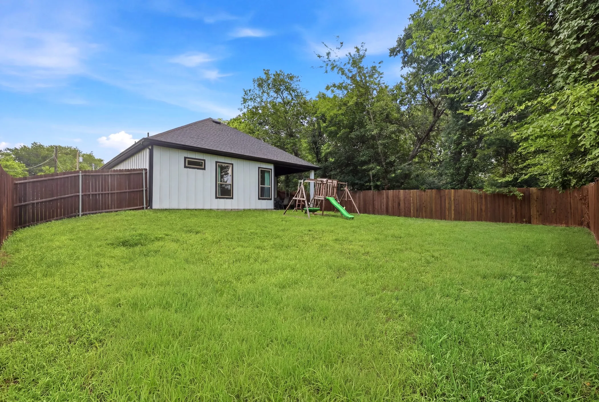 Single Family Residence For Sale in Hunt County , 1206 speedway Street, Greenville, Texas 75401, 3 Bedroom, 2 Bathroom, 2 Garage spaces, 1,793 Sqft, built in 2022, mls#21315865, Real Estate Agent in Greenville, Homes For Sale in Hunt county, Homes For Sale in Greenville, Realtor in Greenville Texas, Real Estate Brokerage Independent Realty Texas, Luminita Cordes Realtor