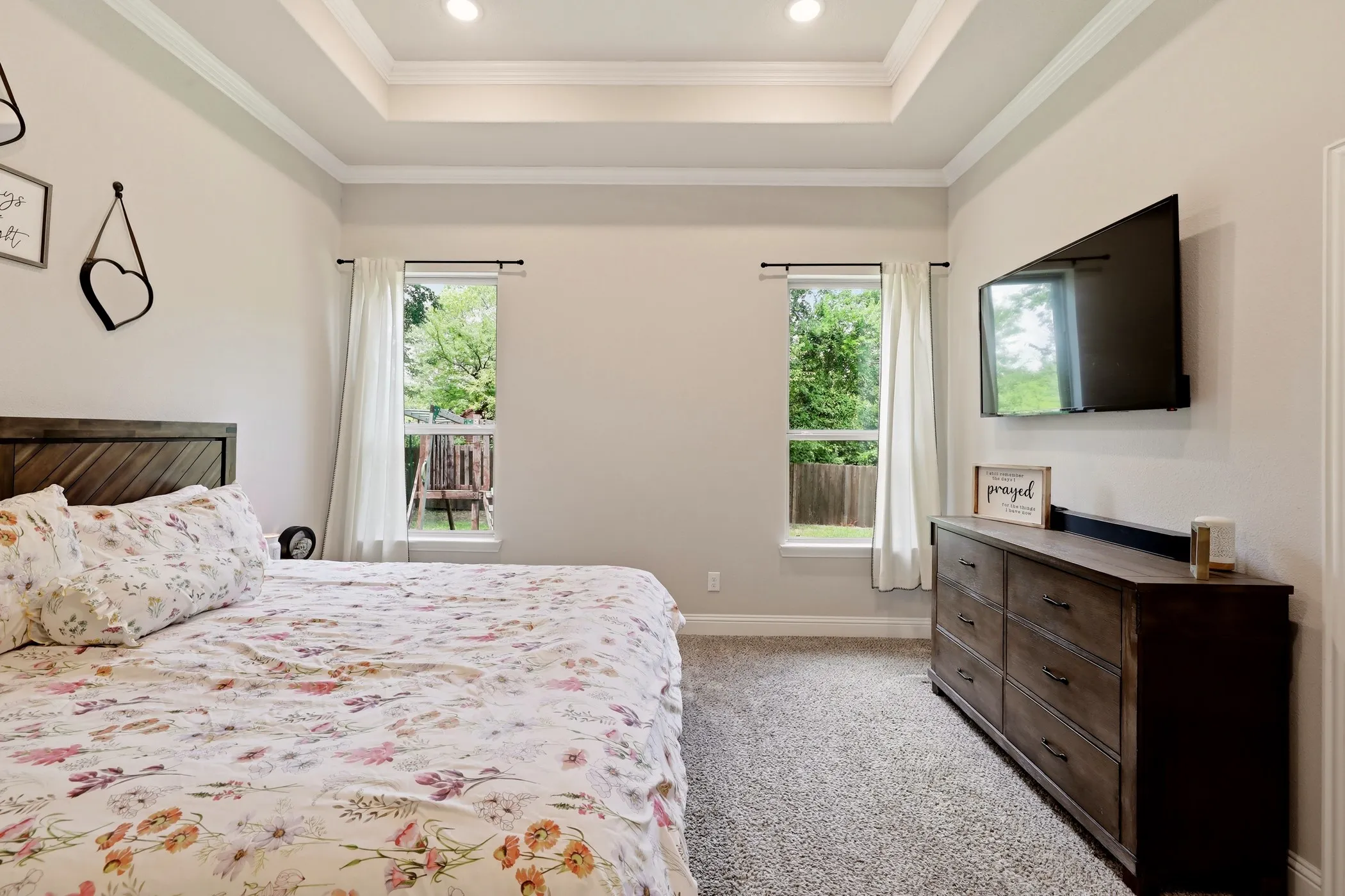 Tray ceiling with recessed lighting and crown molding