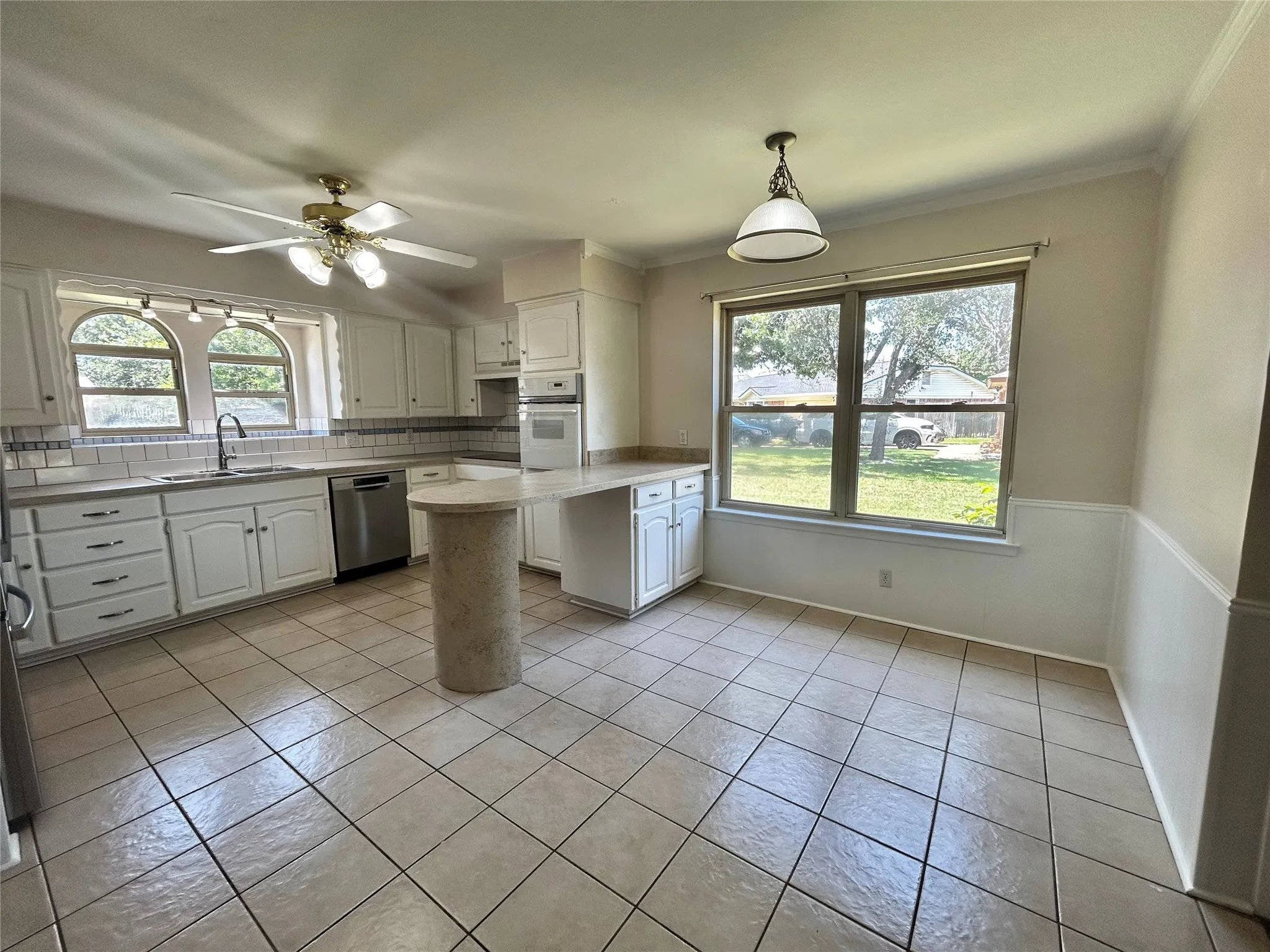 Single Family Residence For Rent in Tarrant County , 6209 Gayle Drive, North Richland Hills, Texas 76180, 3 Bedroom, 2 Bathroom, 2 Garage spaces, 1,680 Sqft, built in 1977, mls#21315907, Real Estate Agent in North Richland Hills, Homes For Rent in Tarrant county, Homes For Rent in North Richland Hills, Realtor in North Richland Hills Texas, Real Estate Brokerage Independent Realty Texas, Luminita Cordes Realtor