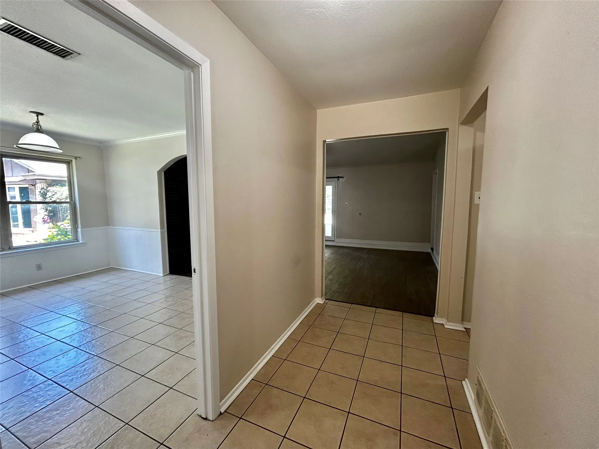 Single Family Residence For Rent in Tarrant County , 6209 Gayle Drive, North Richland Hills, Texas 76180, 3 Bedroom, 2 Bathroom, 2 Garage spaces, 1,680 Sqft, built in 1977, mls#21315907, Real Estate Agent in North Richland Hills, Homes For Rent in Tarrant county, Homes For Rent in North Richland Hills, Realtor in North Richland Hills Texas, Real Estate Brokerage Independent Realty Texas, Luminita Cordes Realtor