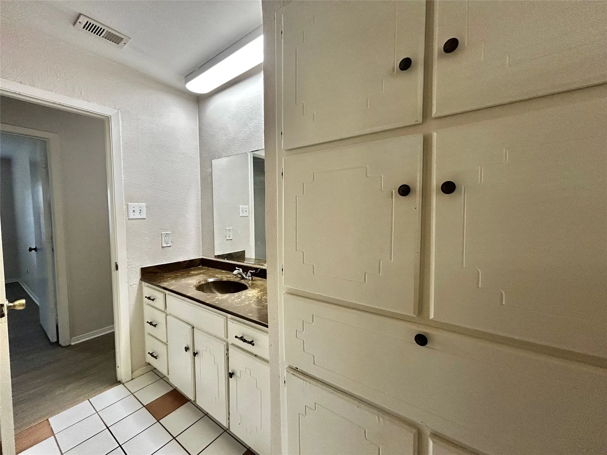 Single Family Residence For Rent in Tarrant County , 6209 Gayle Drive, North Richland Hills, Texas 76180, 3 Bedroom, 2 Bathroom, 2 Garage spaces, 1,680 Sqft, built in 1977, mls#21315907, Real Estate Agent in North Richland Hills, Homes For Rent in Tarrant county, Homes For Rent in North Richland Hills, Realtor in North Richland Hills Texas, Real Estate Brokerage Independent Realty Texas, Luminita Cordes Realtor