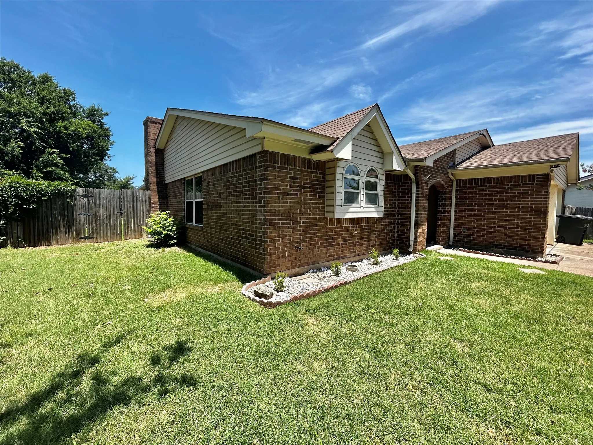 Single Family Residence For Rent in Tarrant County , 6209 Gayle Drive, North Richland Hills, Texas 76180, 3 Bedroom, 2 Bathroom, 2 Garage spaces, 1,680 Sqft, built in 1977, mls#21315907, Real Estate Agent in North Richland Hills, Homes For Rent in Tarrant county, Homes For Rent in North Richland Hills, Realtor in North Richland Hills Texas, Real Estate Brokerage Independent Realty Texas, Luminita Cordes Realtor