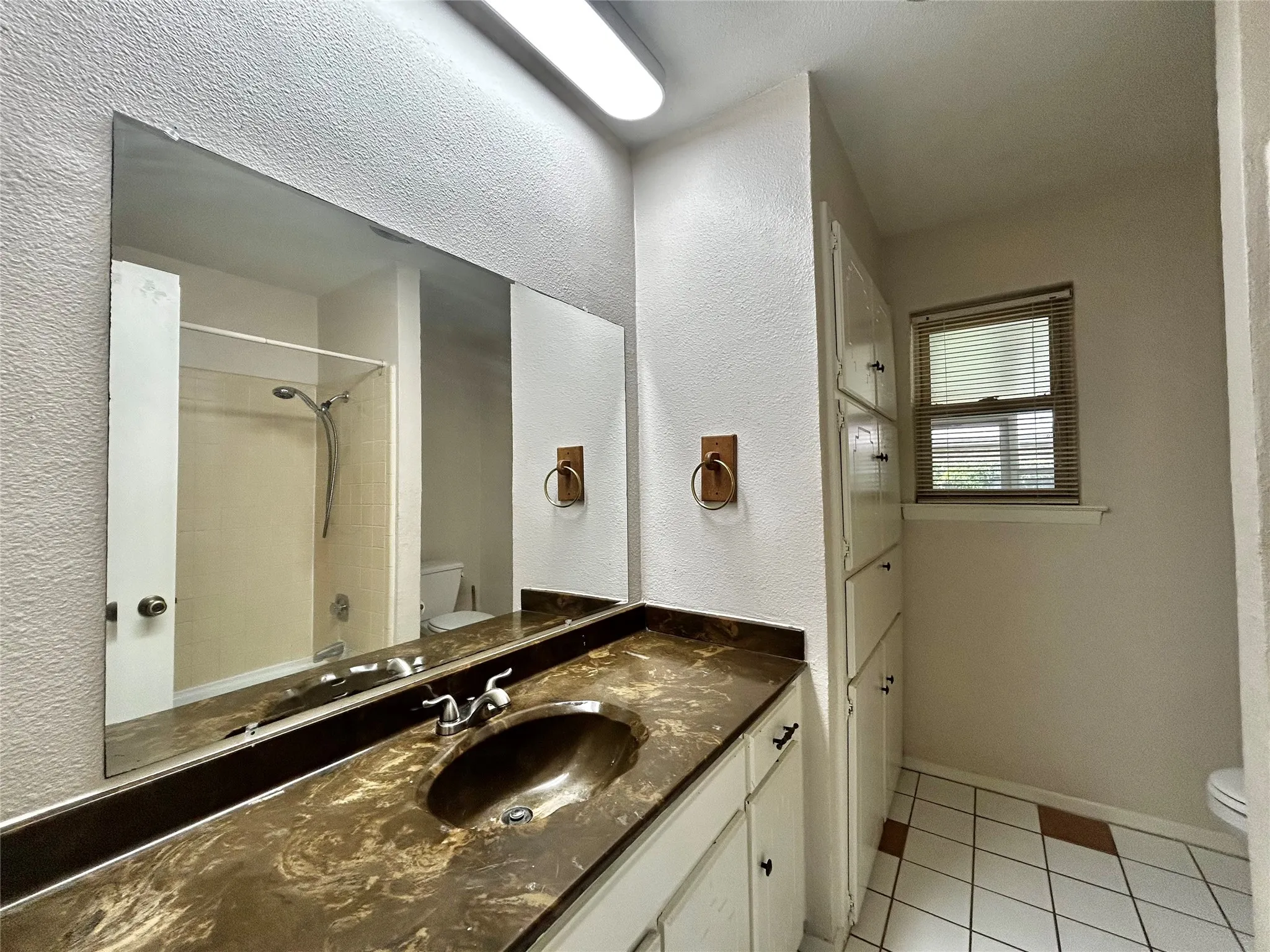 Single Family Residence For Rent in Tarrant County , 6209 Gayle Drive, North Richland Hills, Texas 76180, 3 Bedroom, 2 Bathroom, 2 Garage spaces, 1,680 Sqft, built in 1977, mls#21315907, Real Estate Agent in North Richland Hills, Homes For Rent in Tarrant county, Homes For Rent in North Richland Hills, Realtor in North Richland Hills Texas, Real Estate Brokerage Independent Realty Texas, Luminita Cordes Realtor