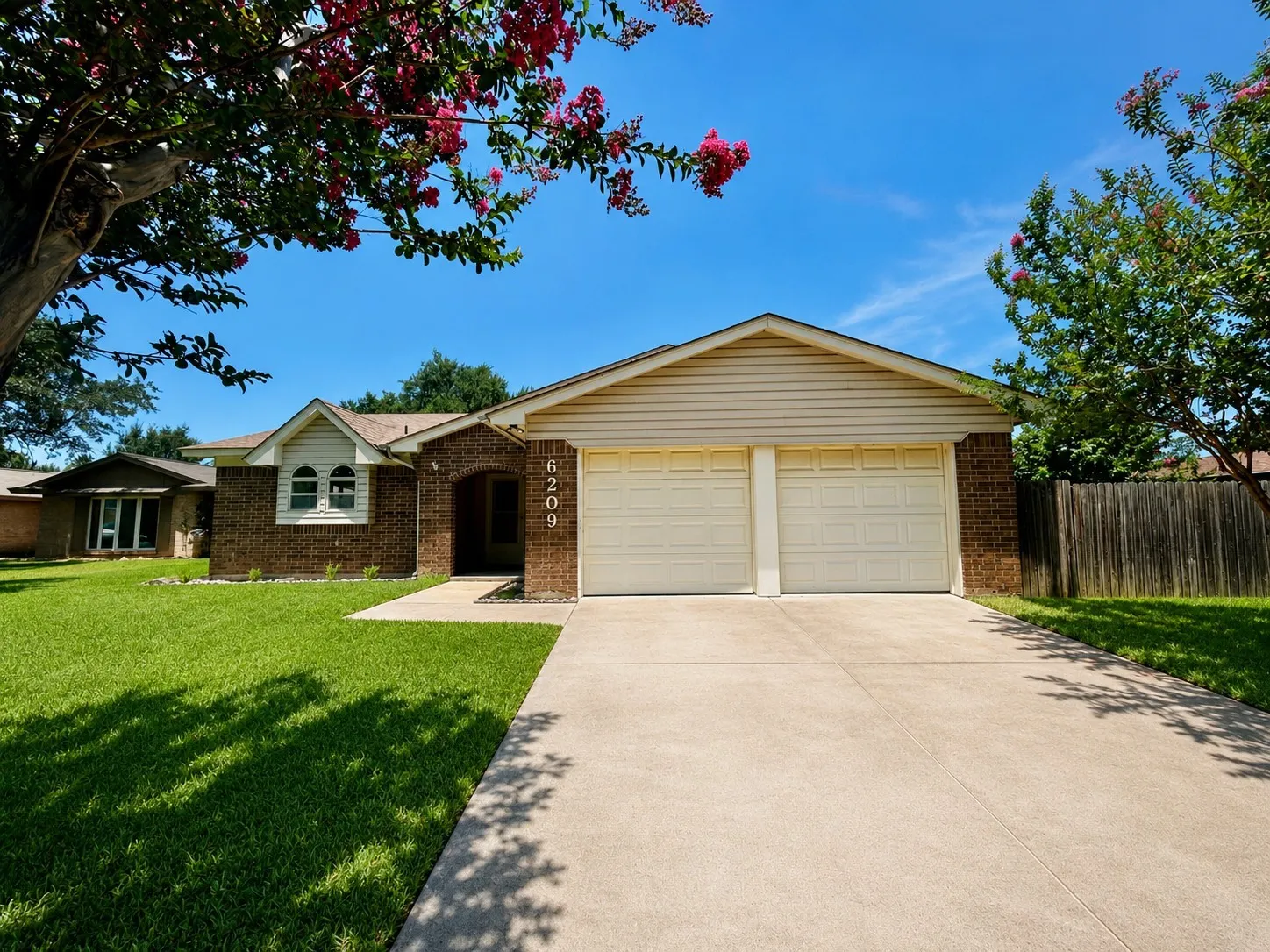 Single Family Residence For Rent in Tarrant County , 6209 Gayle Drive, North Richland Hills, Texas 76180, 3 Bedroom, 2 Bathroom, 2 Garage spaces, 1,680 Sqft, built in 1977, mls#21315907, Real Estate Agent in North Richland Hills, Homes For Rent in Tarrant county, Homes For Rent in North Richland Hills, Realtor in North Richland Hills Texas, Real Estate Brokerage Independent Realty Texas, Luminita Cordes Realtor