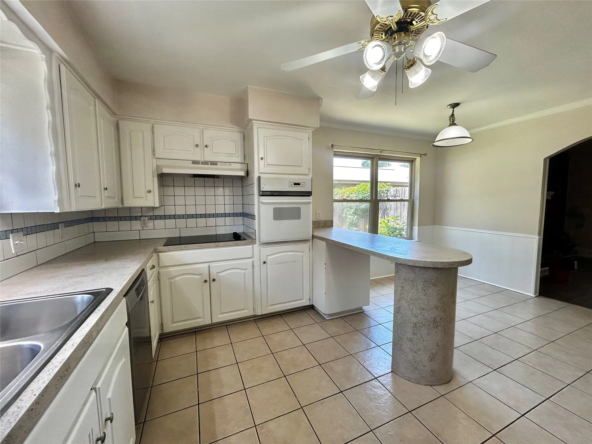 Single Family Residence For Rent in Tarrant County , 6209 Gayle Drive, North Richland Hills, Texas 76180, 3 Bedroom, 2 Bathroom, 2 Garage spaces, 1,680 Sqft, built in 1977, mls#21315907, Real Estate Agent in North Richland Hills, Homes For Rent in Tarrant county, Homes For Rent in North Richland Hills, Realtor in North Richland Hills Texas, Real Estate Brokerage Independent Realty Texas, Luminita Cordes Realtor