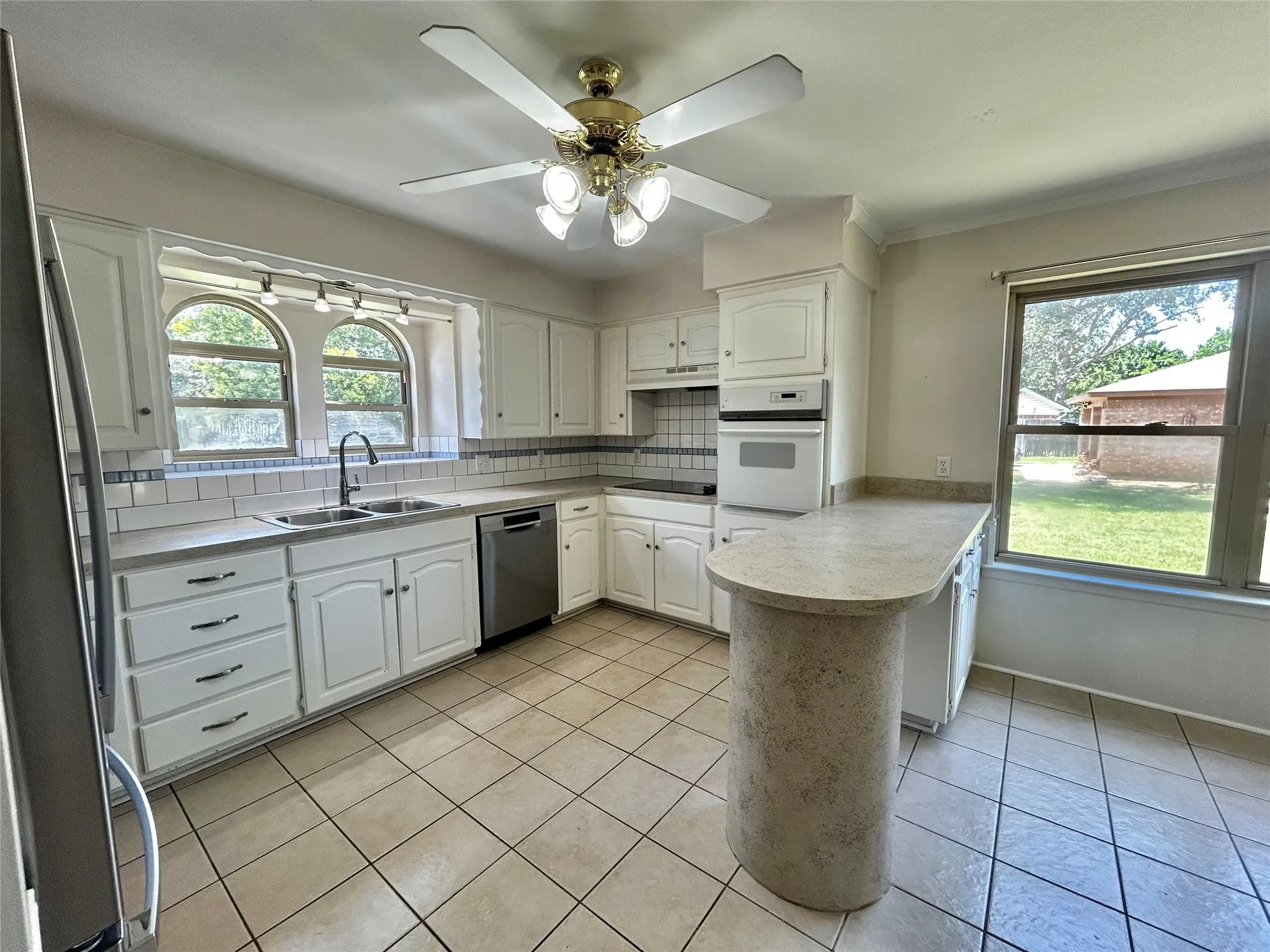 Single Family Residence For Rent in Tarrant County , 6209 Gayle Drive, North Richland Hills, Texas 76180, 3 Bedroom, 2 Bathroom, 2 Garage spaces, 1,680 Sqft, built in 1977, mls#21315907, Real Estate Agent in North Richland Hills, Homes For Rent in Tarrant county, Homes For Rent in North Richland Hills, Realtor in North Richland Hills Texas, Real Estate Brokerage Independent Realty Texas, Luminita Cordes Realtor