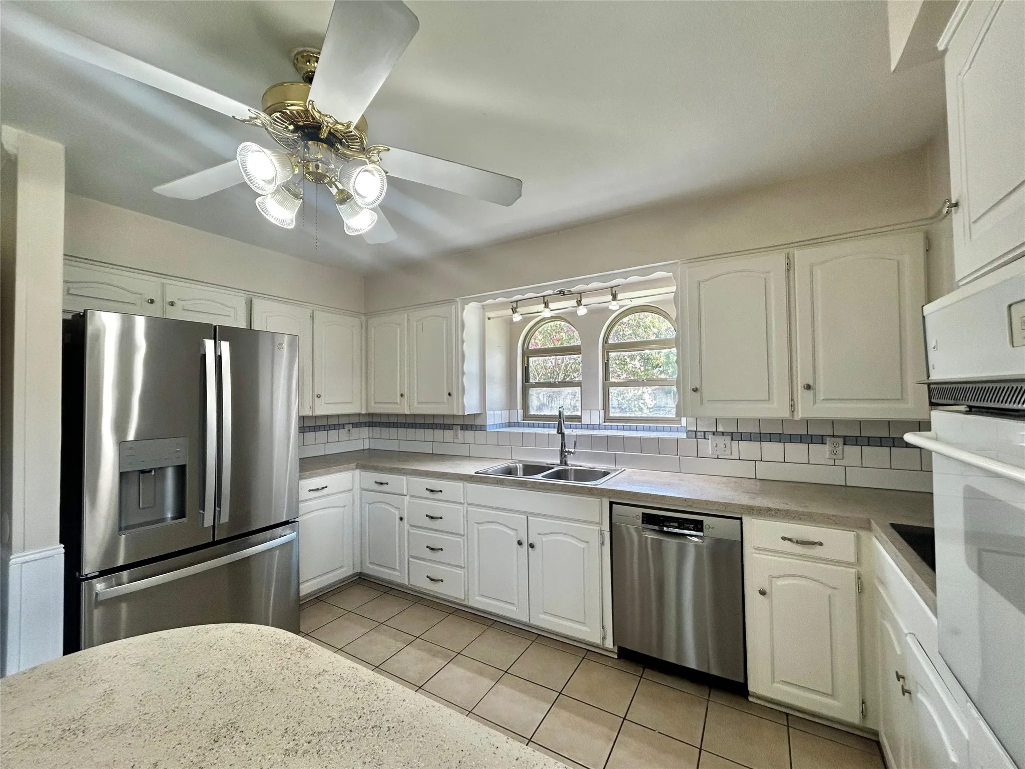 Single Family Residence For Rent in Tarrant County , 6209 Gayle Drive, North Richland Hills, Texas 76180, 3 Bedroom, 2 Bathroom, 2 Garage spaces, 1,680 Sqft, built in 1977, mls#21315907, Real Estate Agent in North Richland Hills, Homes For Rent in Tarrant county, Homes For Rent in North Richland Hills, Realtor in North Richland Hills Texas, Real Estate Brokerage Independent Realty Texas, Luminita Cordes Realtor