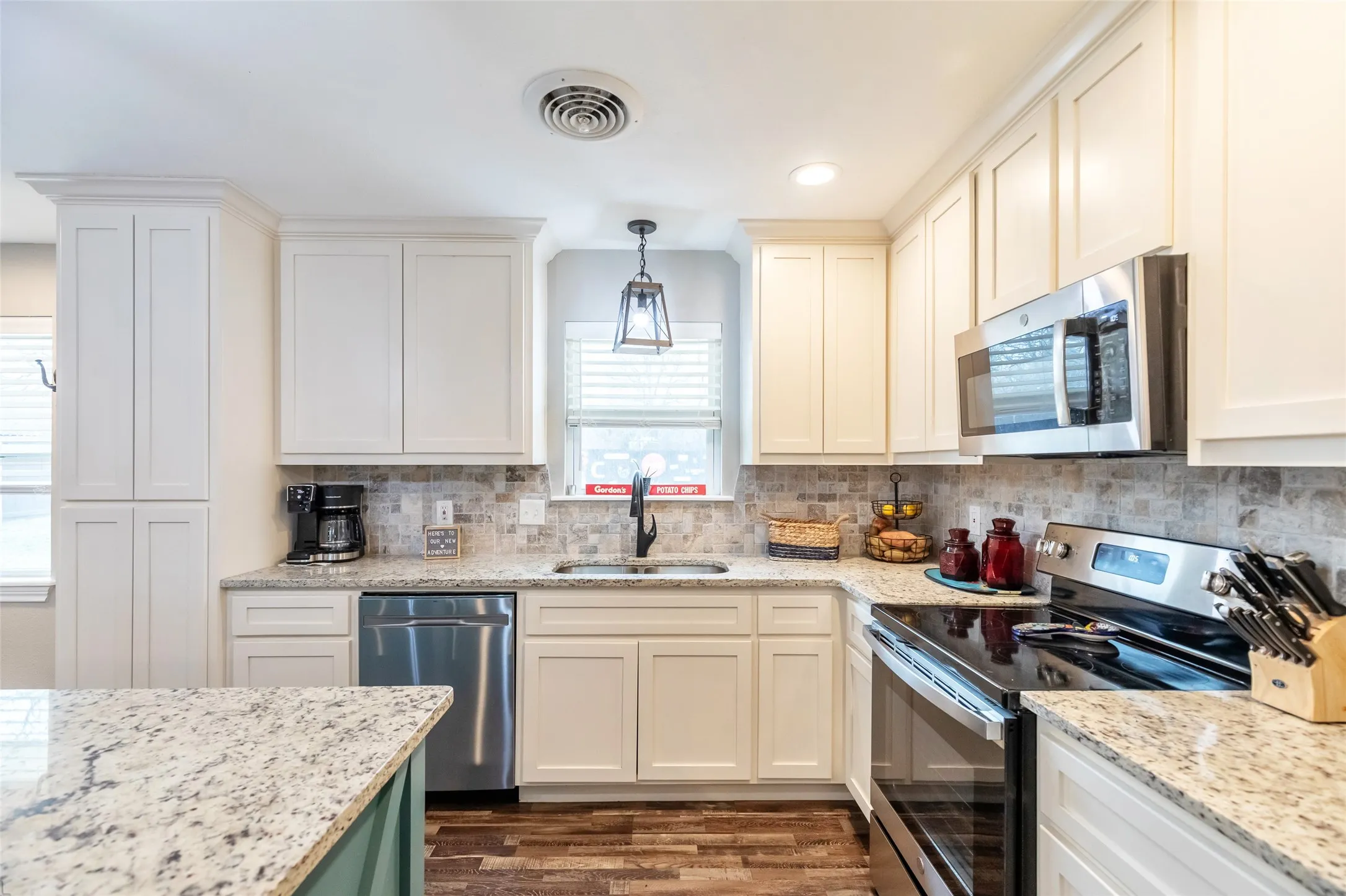 Single Family Residence For Sale in Callahan County , 9259 County Road 258, Clyde, Texas 79510, 4 Bedroom, 3 Bathroom, Garage spaces, 2,156 Sqft, built in 1977, mls#21315874, Real Estate Agent in Clyde, Homes For Sale in Callahan county, Homes For Sale in Clyde, Realtor in Clyde Texas, Real Estate Brokerage Independent Realty Texas, Luminita Cordes Realtor