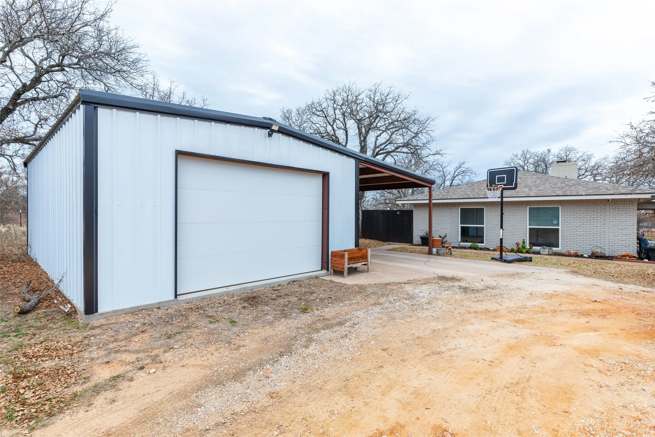 Single Family Residence For Sale in Callahan County , 9259 County Road 258, Clyde, Texas 79510, 4 Bedroom, 3 Bathroom, Garage spaces, 2,156 Sqft, built in 1977, mls#21315874, Real Estate Agent in Clyde, Homes For Sale in Callahan county, Homes For Sale in Clyde, Realtor in Clyde Texas, Real Estate Brokerage Independent Realty Texas, Luminita Cordes Realtor