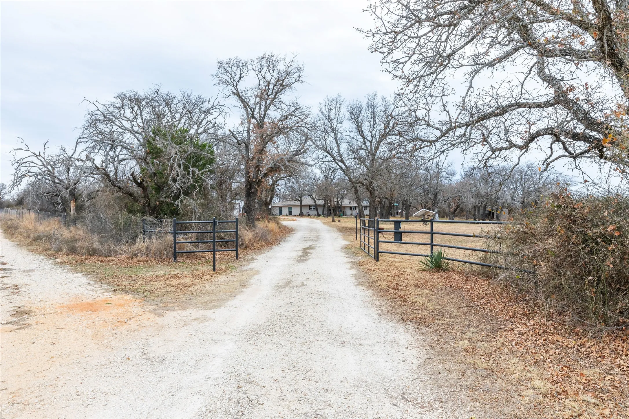 Single Family Residence For Sale in Callahan County , 9259 County Road 258, Clyde, Texas 79510, 4 Bedroom, 3 Bathroom, Garage spaces, 2,156 Sqft, built in 1977, mls#21315874, Real Estate Agent in Clyde, Homes For Sale in Callahan county, Homes For Sale in Clyde, Realtor in Clyde Texas, Real Estate Brokerage Independent Realty Texas, Luminita Cordes Realtor