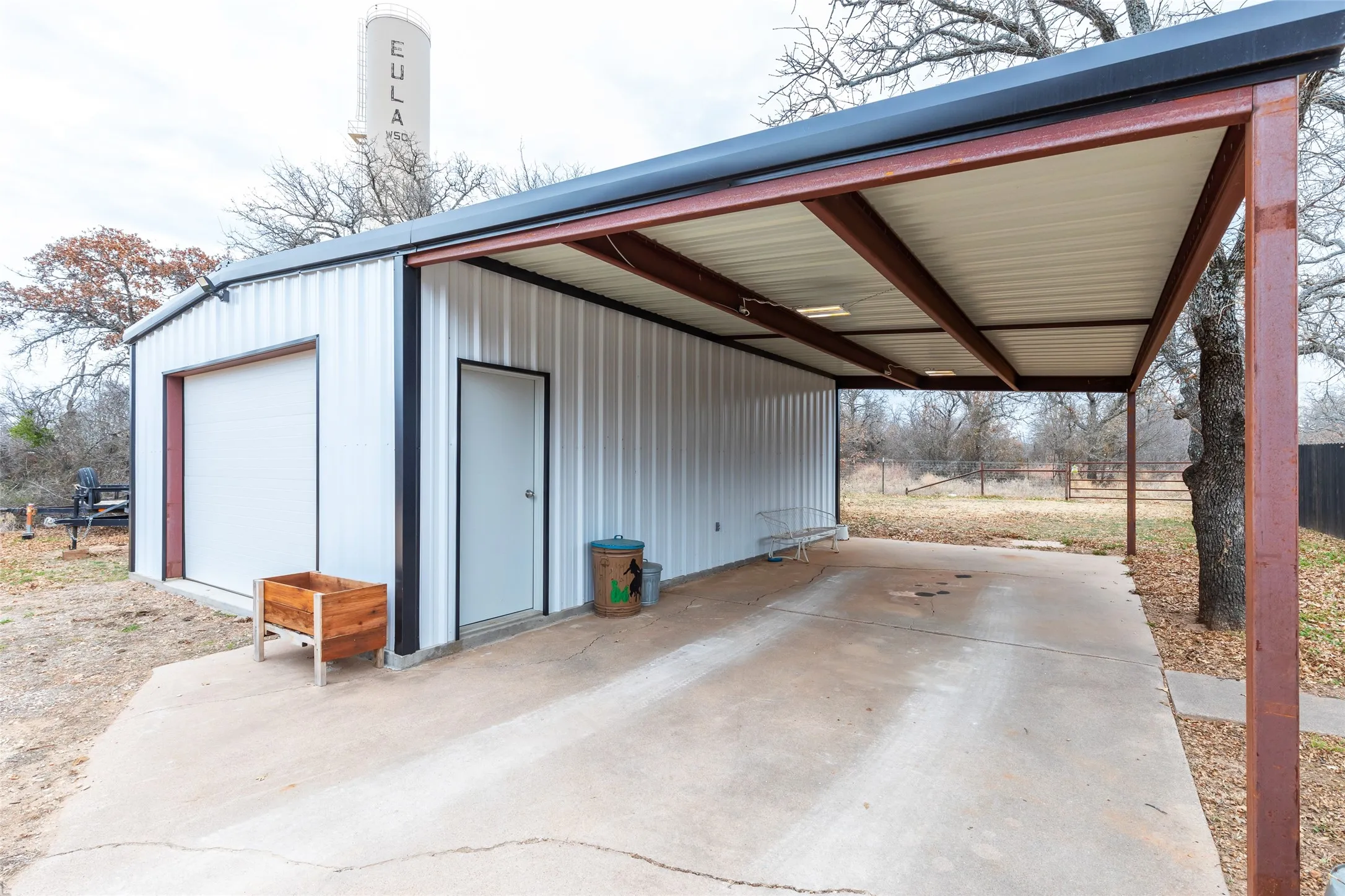 Single Family Residence For Sale in Callahan County , 9259 County Road 258, Clyde, Texas 79510, 4 Bedroom, 3 Bathroom, Garage spaces, 2,156 Sqft, built in 1977, mls#21315874, Real Estate Agent in Clyde, Homes For Sale in Callahan county, Homes For Sale in Clyde, Realtor in Clyde Texas, Real Estate Brokerage Independent Realty Texas, Luminita Cordes Realtor