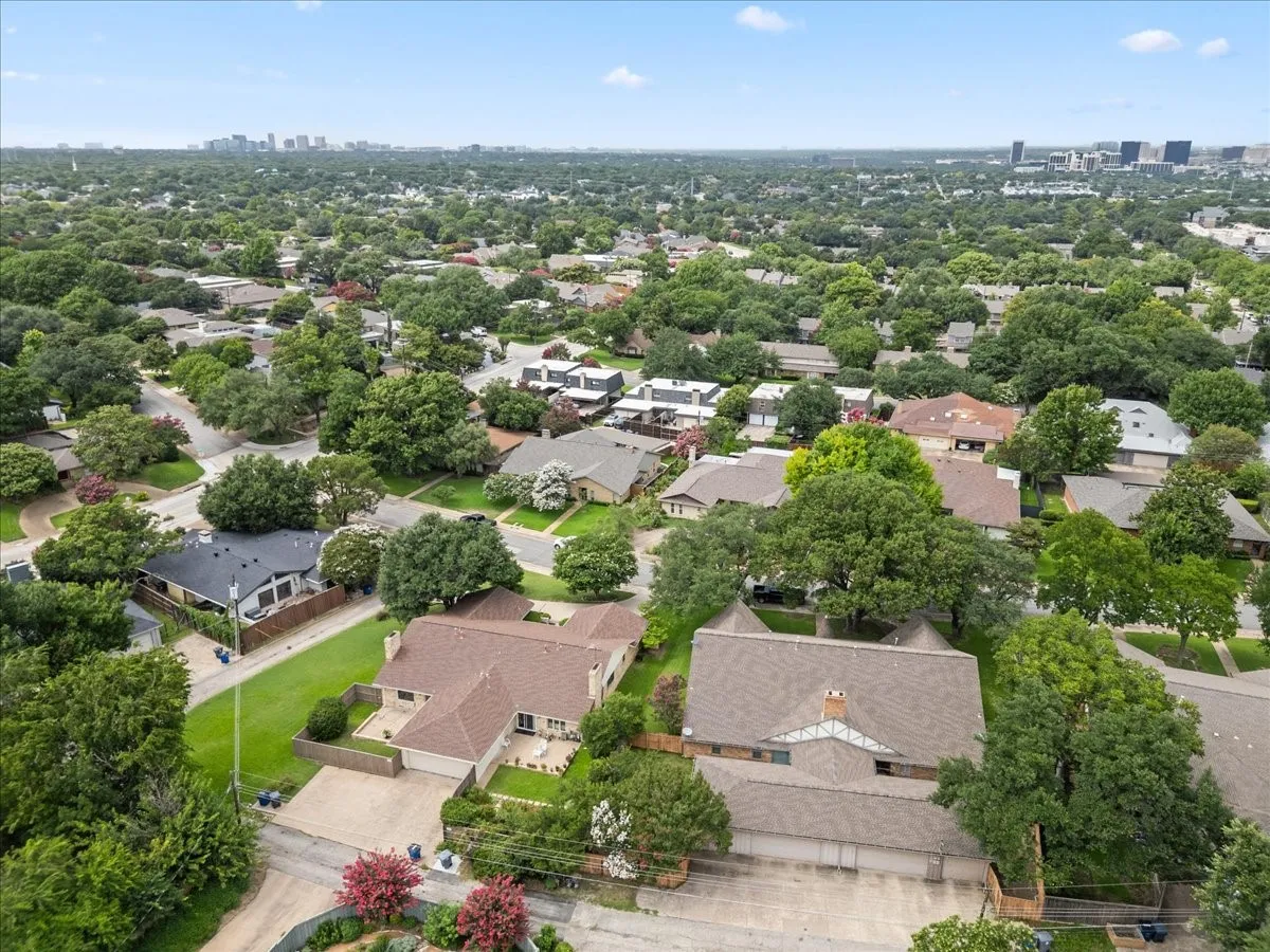 Duplex For Rent in Dallas County , 7610 Meadow Oaks Drive, Dallas, Texas 75230, 3 Bedroom, 2 Bathroom, 2 Garage spaces, 2,102 Sqft, built in 1969, mls#21315040, Real Estate Agent in Dallas, Homes For Rent in Dallas county, Homes For Rent in Dallas, Realtor in Dallas Texas, Real Estate Brokerage Independent Realty Texas, Luminita Cordes Realtor