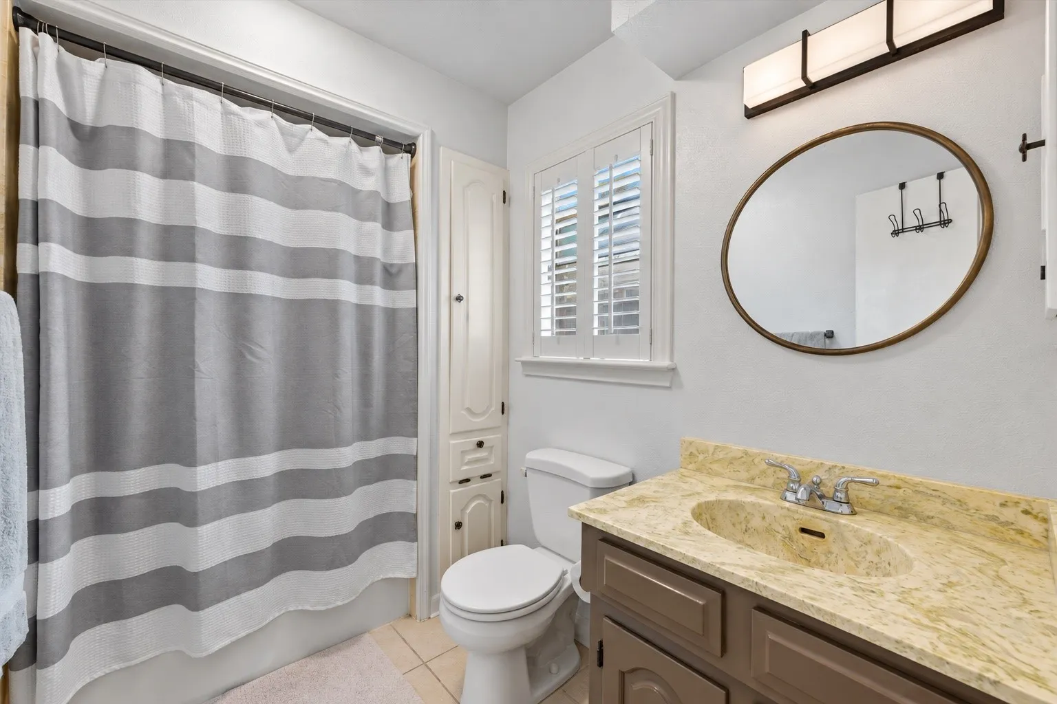 Duplex For Rent in Dallas County , 7610 Meadow Oaks Drive, Dallas, Texas 75230, 3 Bedroom, 2 Bathroom, 2 Garage spaces, 2,102 Sqft, built in 1969, mls#21315040, Real Estate Agent in Dallas, Homes For Rent in Dallas county, Homes For Rent in Dallas, Realtor in Dallas Texas, Real Estate Brokerage Independent Realty Texas, Luminita Cordes Realtor