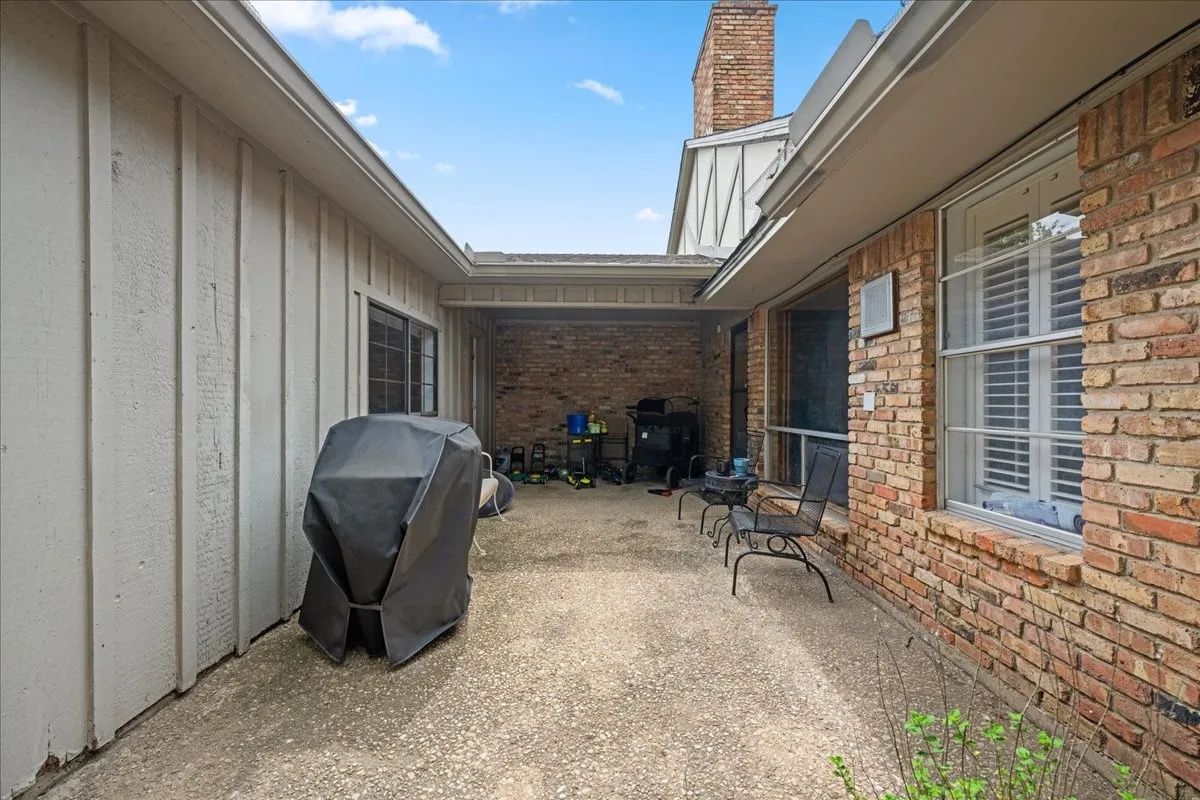 Duplex For Rent in Dallas County , 7610 Meadow Oaks Drive, Dallas, Texas 75230, 3 Bedroom, 2 Bathroom, 2 Garage spaces, 2,102 Sqft, built in 1969, mls#21315040, Real Estate Agent in Dallas, Homes For Rent in Dallas county, Homes For Rent in Dallas, Realtor in Dallas Texas, Real Estate Brokerage Independent Realty Texas, Luminita Cordes Realtor
