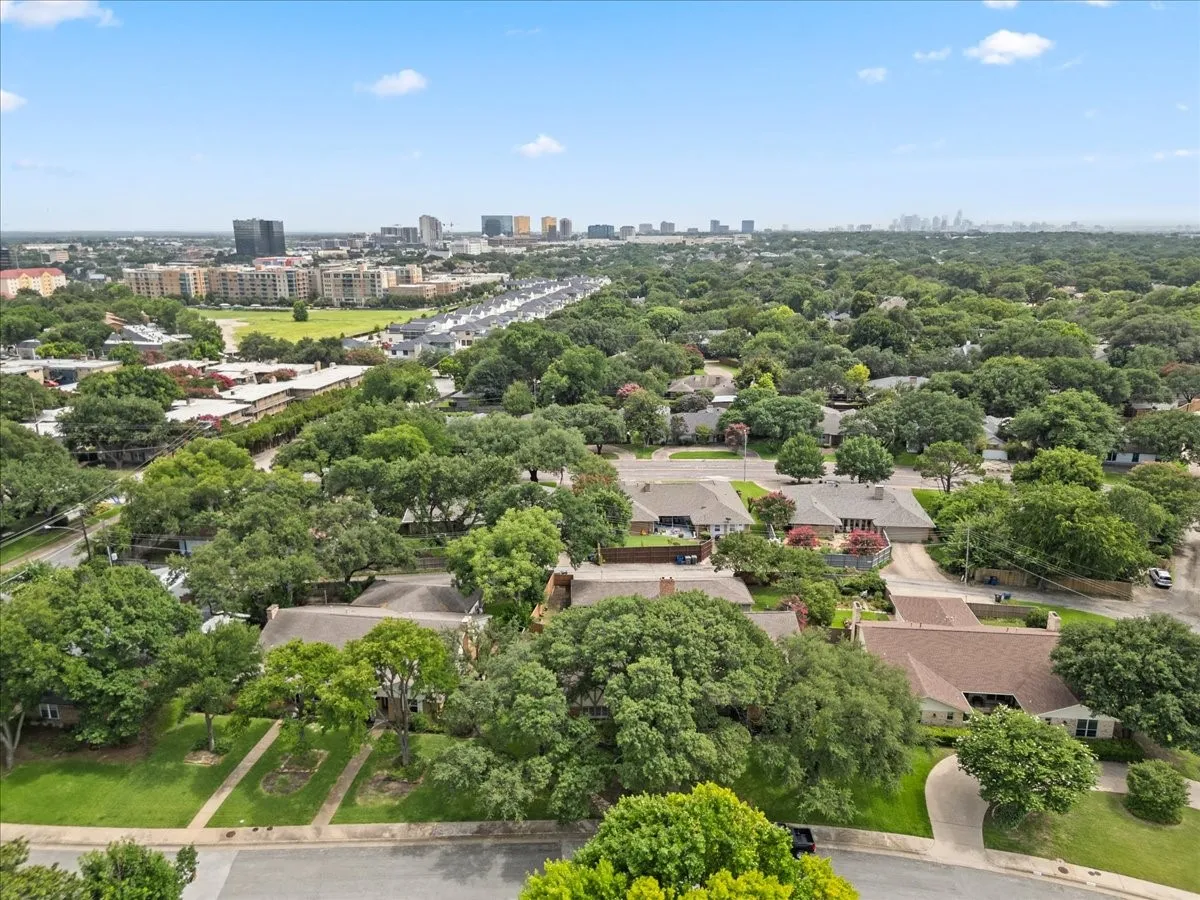 Duplex For Rent in Dallas County , 7610 Meadow Oaks Drive, Dallas, Texas 75230, 3 Bedroom, 2 Bathroom, 2 Garage spaces, 2,102 Sqft, built in 1969, mls#21315040, Real Estate Agent in Dallas, Homes For Rent in Dallas county, Homes For Rent in Dallas, Realtor in Dallas Texas, Real Estate Brokerage Independent Realty Texas, Luminita Cordes Realtor