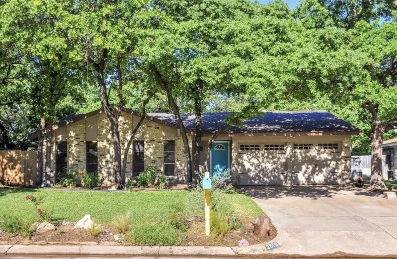 Single Family Residence For Rent in Tarrant County , 2808 Bent Tree Lane, Arlington, Texas 76016, 4 Bedroom, 2 Bathroom, Garage spaces, 1,540 Sqft, built in 1971, mls#21315948, Real Estate Agent in Arlington, Homes For Rent in Tarrant county, Homes For Rent in Arlington, Realtor in Arlington Texas, Real Estate Brokerage Independent Realty Texas, Luminita Cordes Realtor