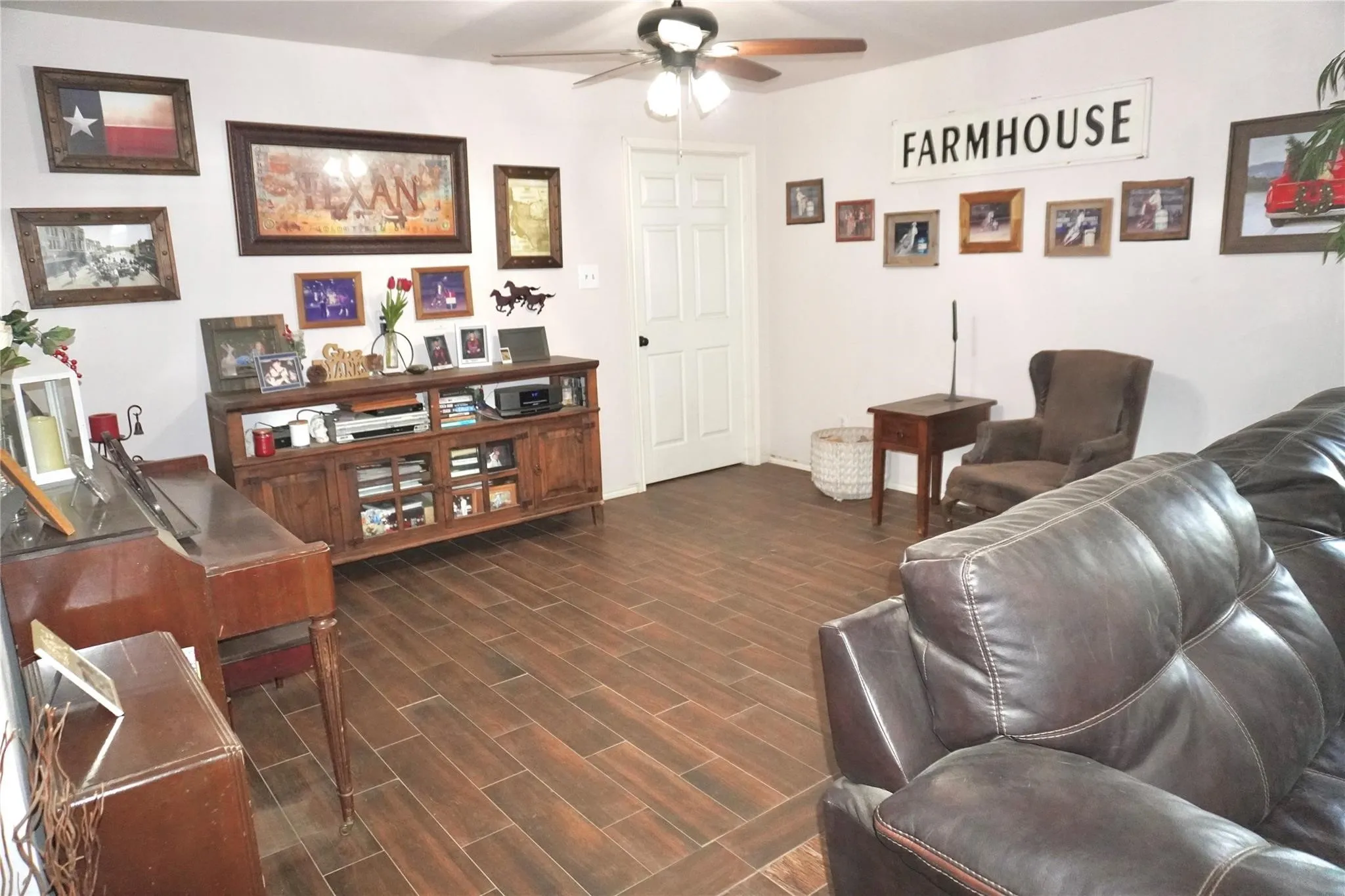 Single Family Residence For Sale in Parker County , 9612 West Highway 199, Poolville, Texas 76487, 3 Bedrooms, 2 Bathrooms, 2 Garage spaces, 1,620 Sqft, built in 2000, Price $549,000, mls#21315949, Real Estate Agent in Poolville, Homes For Sale in Parker county, Homes For Sale in Poolville, Realtor in Poolville Texas, Real Estate Brokerage Independent Realty Texas, Luminita Cordes Realtor