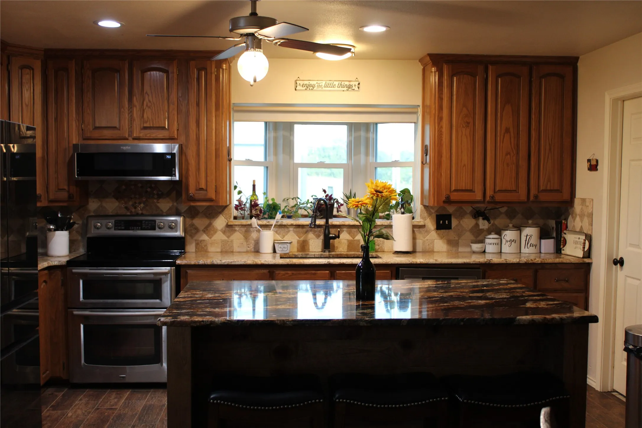 Single Family Residence For Sale in Parker County , 9612 West Highway 199, Poolville, Texas 76487, 3 Bedrooms, 2 Bathrooms, 2 Garage spaces, 1,620 Sqft, built in 2000, Price $549,000, mls#21315949, Real Estate Agent in Poolville, Homes For Sale in Parker county, Homes For Sale in Poolville, Realtor in Poolville Texas, Real Estate Brokerage Independent Realty Texas, Luminita Cordes Realtor