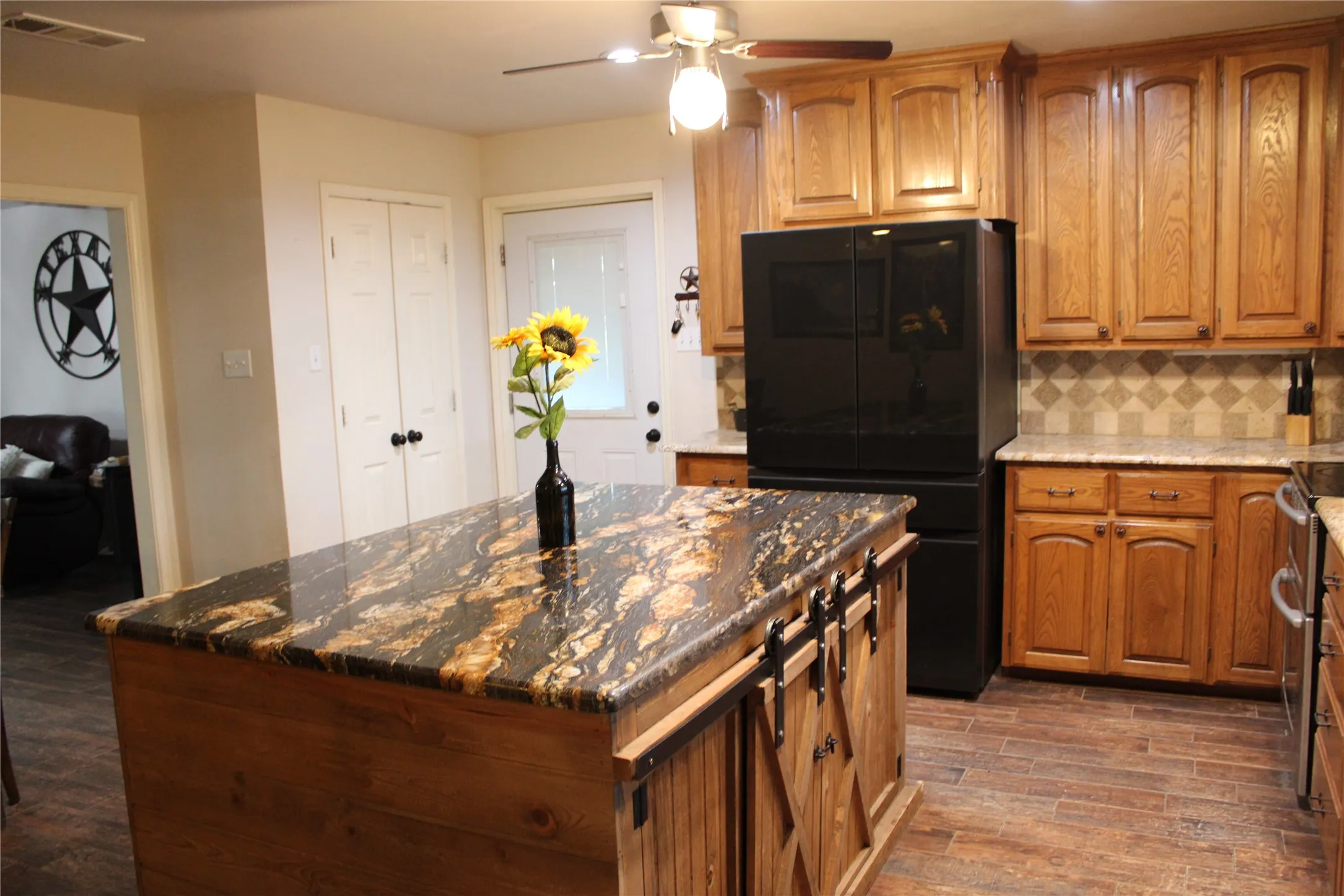 Single Family Residence For Sale in Parker County , 9612 West Highway 199, Poolville, Texas 76487, 3 Bedrooms, 2 Bathrooms, 2 Garage spaces, 1,620 Sqft, built in 2000, Price $549,000, mls#21315949, Real Estate Agent in Poolville, Homes For Sale in Parker county, Homes For Sale in Poolville, Realtor in Poolville Texas, Real Estate Brokerage Independent Realty Texas, Luminita Cordes Realtor