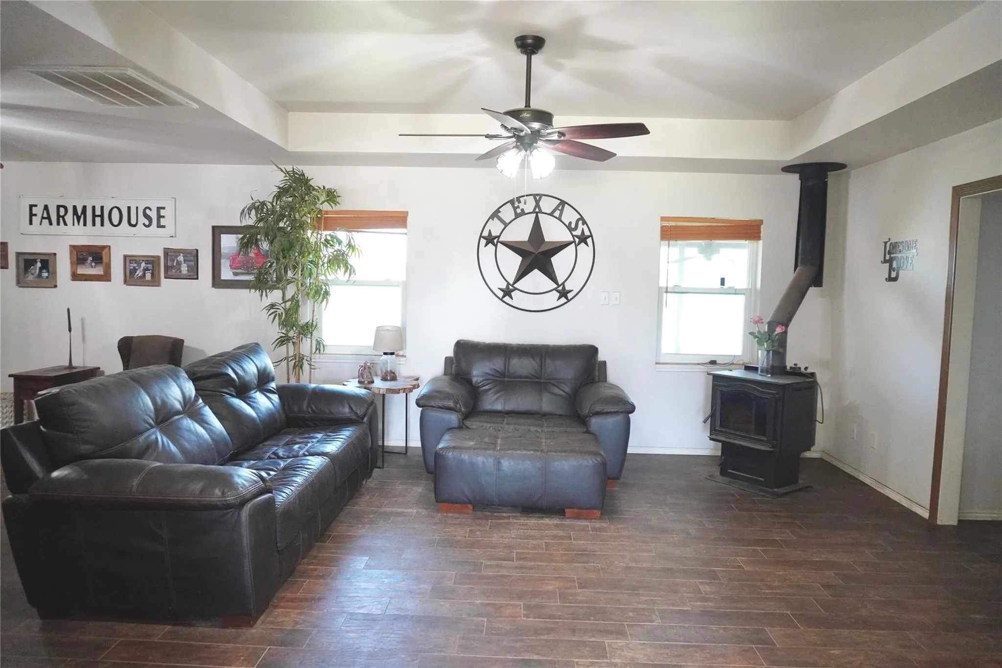 Single Family Residence For Sale in Parker County , 9612 West Highway 199, Poolville, Texas 76487, 3 Bedrooms, 2 Bathrooms, 2 Garage spaces, 1,620 Sqft, built in 2000, Price $549,000, mls#21315949, Real Estate Agent in Poolville, Homes For Sale in Parker county, Homes For Sale in Poolville, Realtor in Poolville Texas, Real Estate Brokerage Independent Realty Texas, Luminita Cordes Realtor