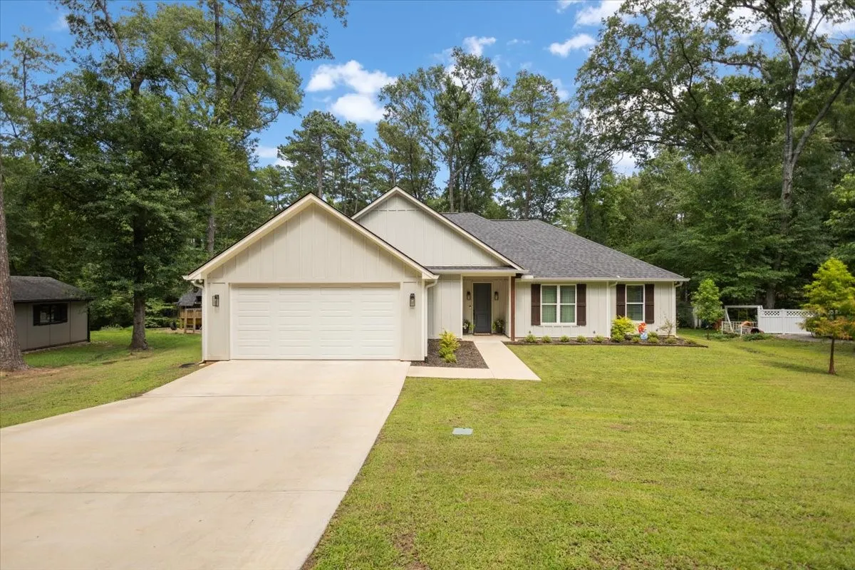 Single Family Residence For Sale in Smith County , 1627 Orchard Lane, Hideaway, Texas 75771, 3 Bedroom, 2 Bathroom, 2 Garage spaces, 1,865 Sqft, built in 2023, mls#21315921, Real Estate Agent in Hideaway, Homes For Sale in Smith county, Homes For Sale in Hideaway, Realtor in Hideaway Texas, Real Estate Brokerage Independent Realty Texas, Luminita Cordes Realtor