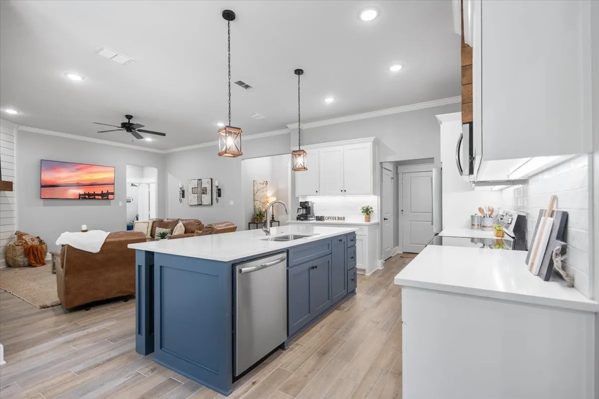 Single Family Residence For Sale in Smith County , 1627 Orchard Lane, Hideaway, Texas 75771, 3 Bedroom, 2 Bathroom, 2 Garage spaces, 1,865 Sqft, built in 2023, mls#21315921, Real Estate Agent in Hideaway, Homes For Sale in Smith county, Homes For Sale in Hideaway, Realtor in Hideaway Texas, Real Estate Brokerage Independent Realty Texas, Luminita Cordes Realtor
